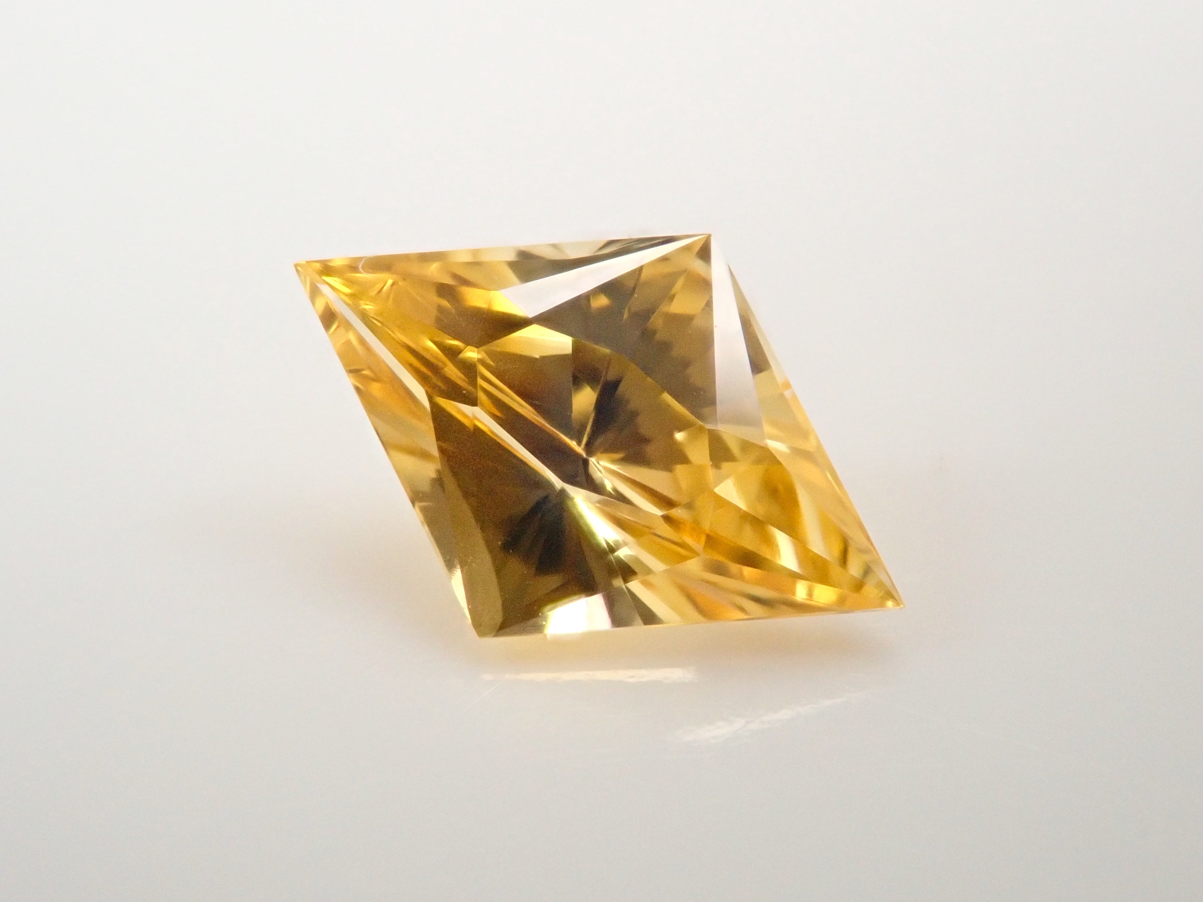 スリランカ産非加熱天然イエローサファイアルース スリランカ産非加熱天然イエローサファイアルース