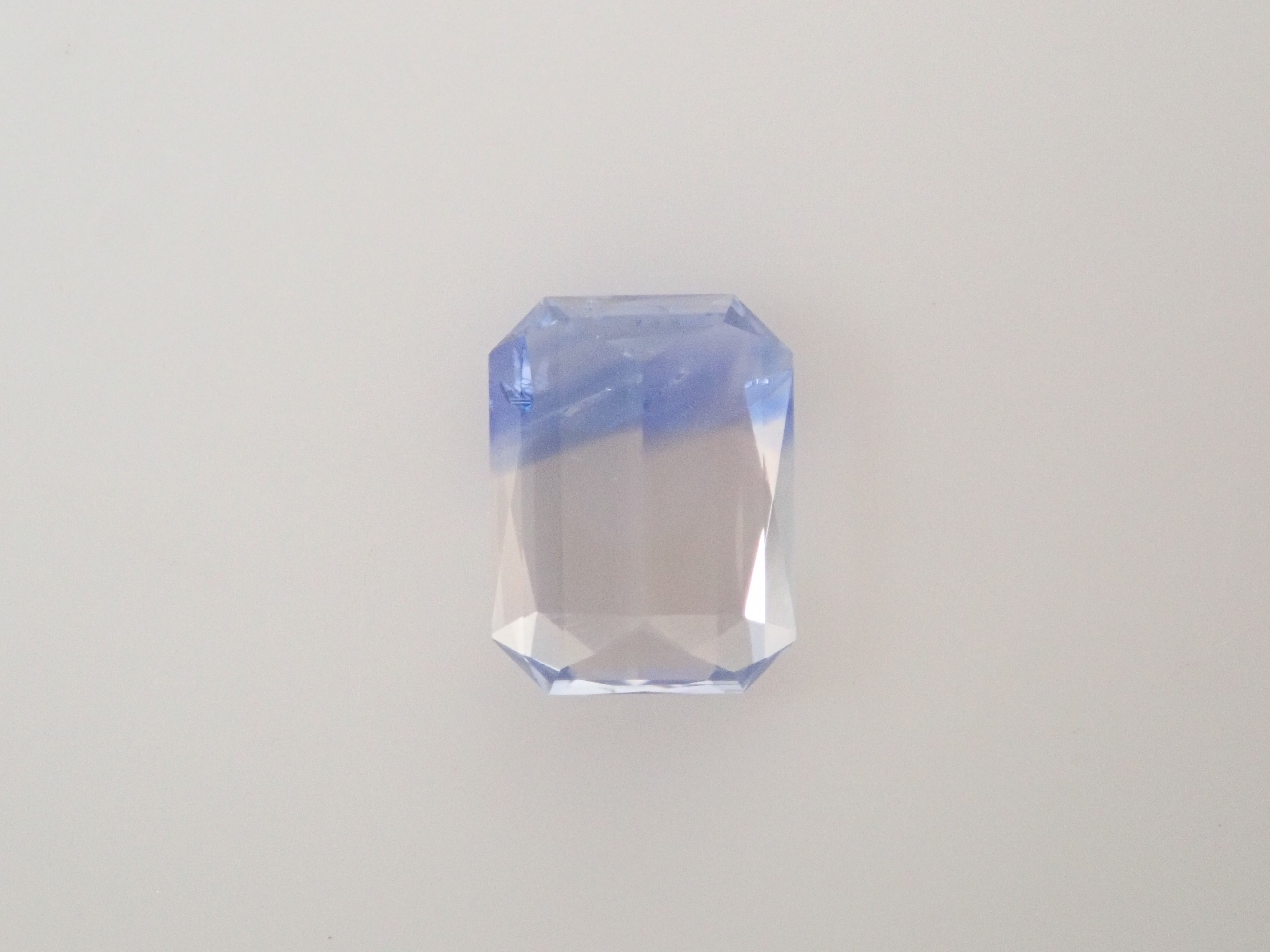 スリランカ産バイカラーサファイア 0.586ctルース