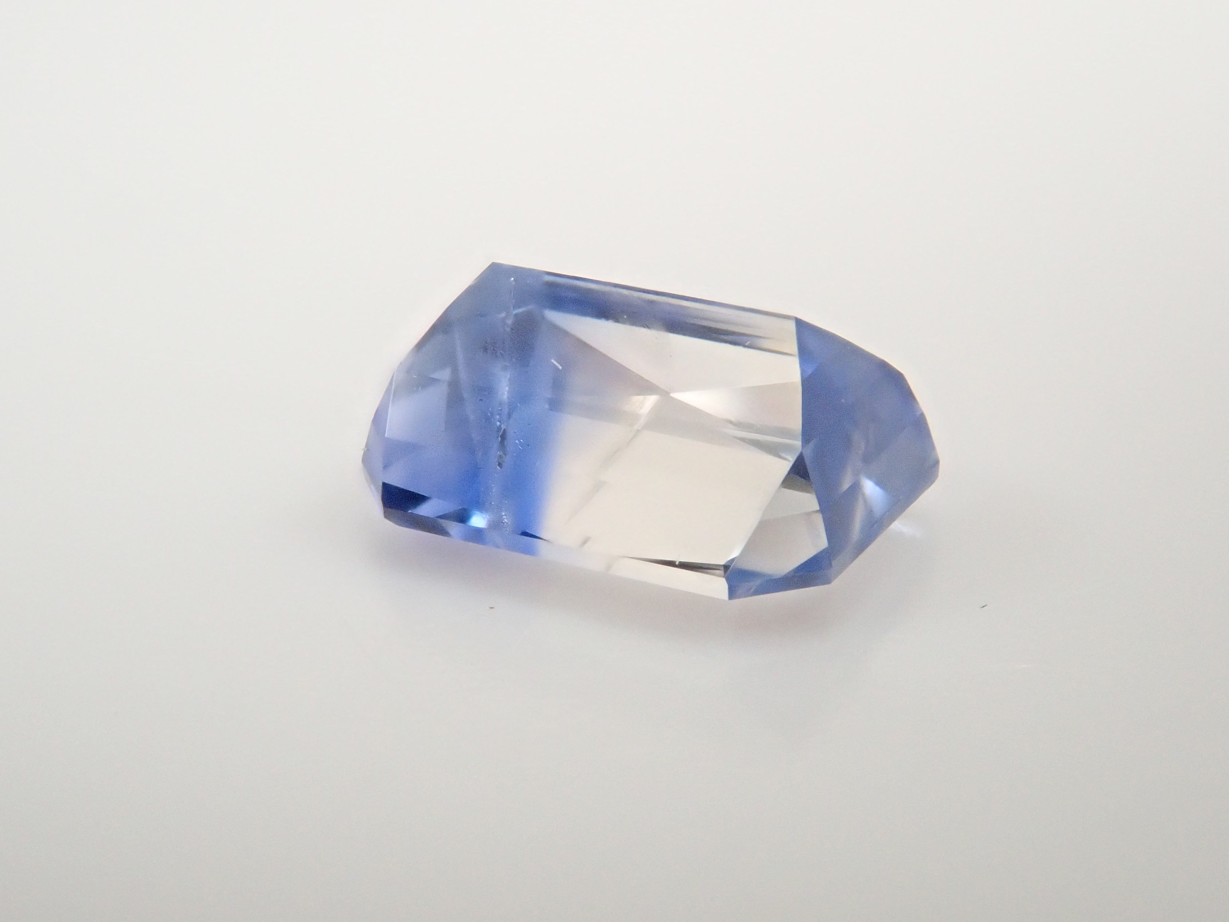 【1/17 22時販売】スリランカ産バイカラーサファイア 0.586ctルース