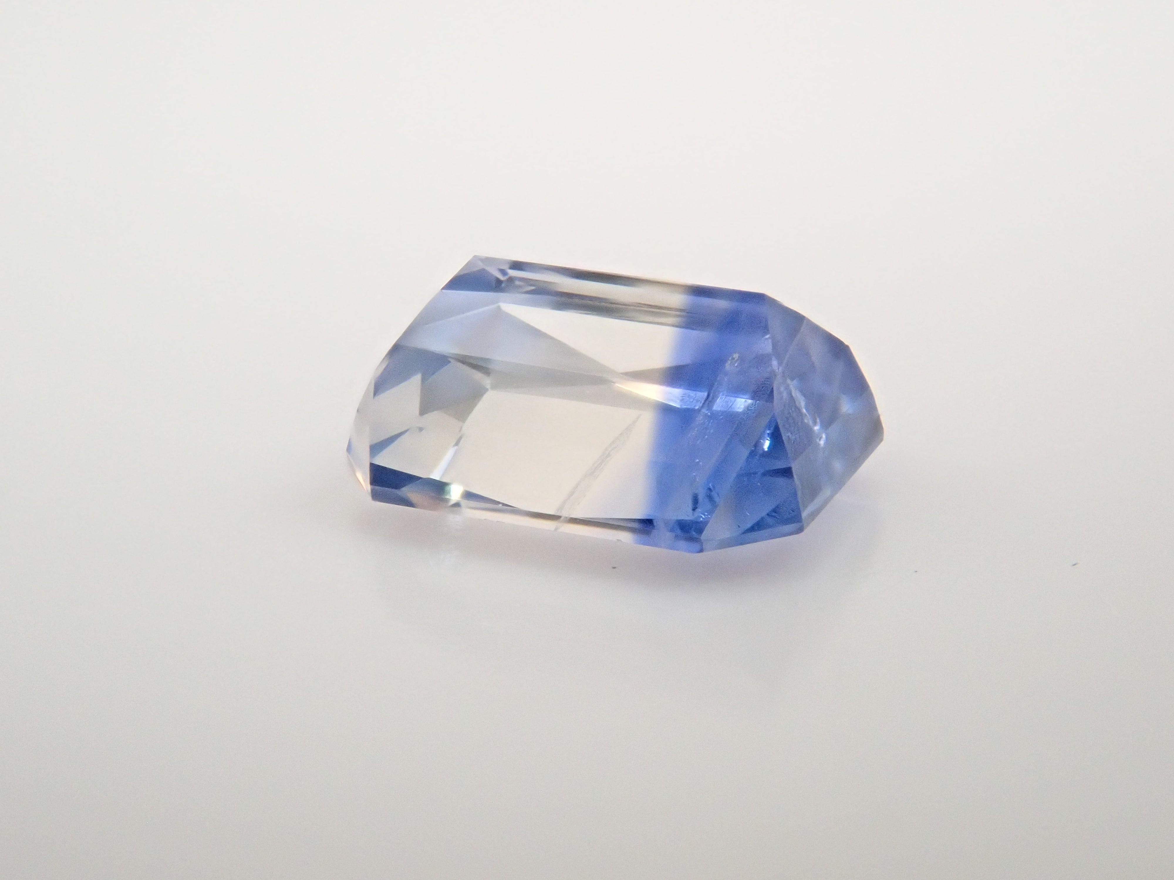 【1/17 22時販売】スリランカ産バイカラーサファイア 0.586ctルース