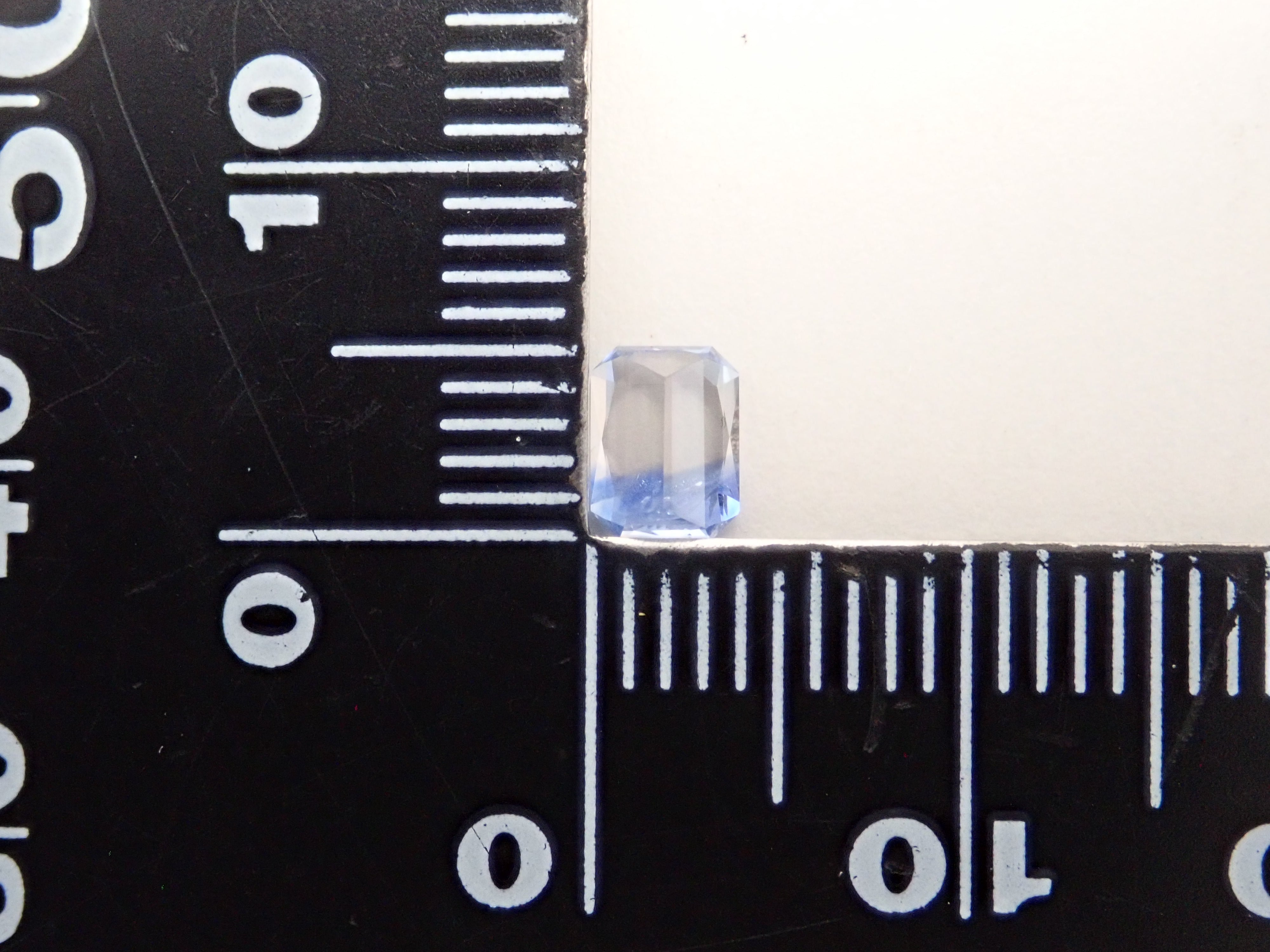 【1/17 22時販売】スリランカ産バイカラーサファイア 0.586ctルース