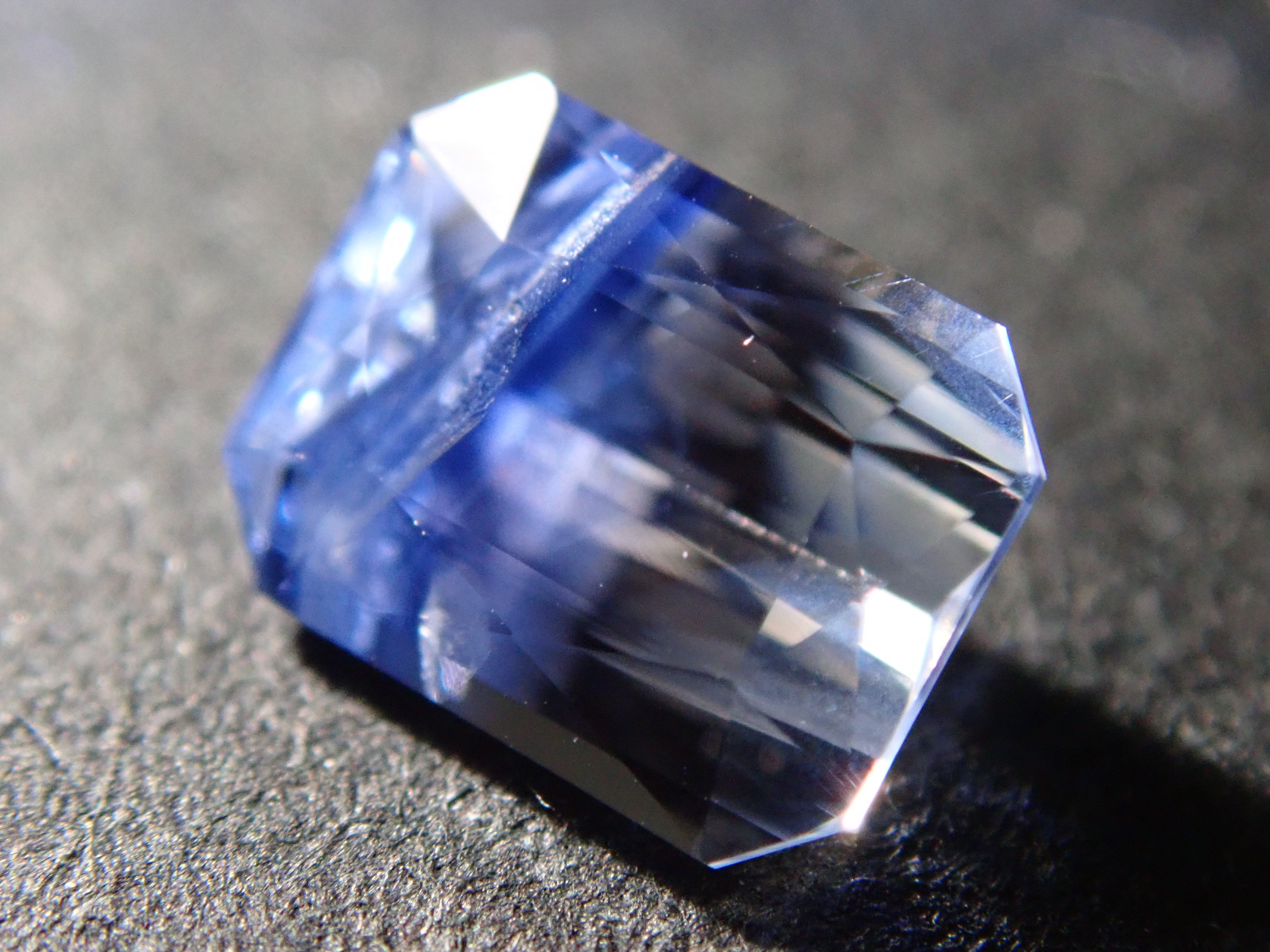 【1/17 22時販売】スリランカ産バイカラーサファイア 0.586ctルース