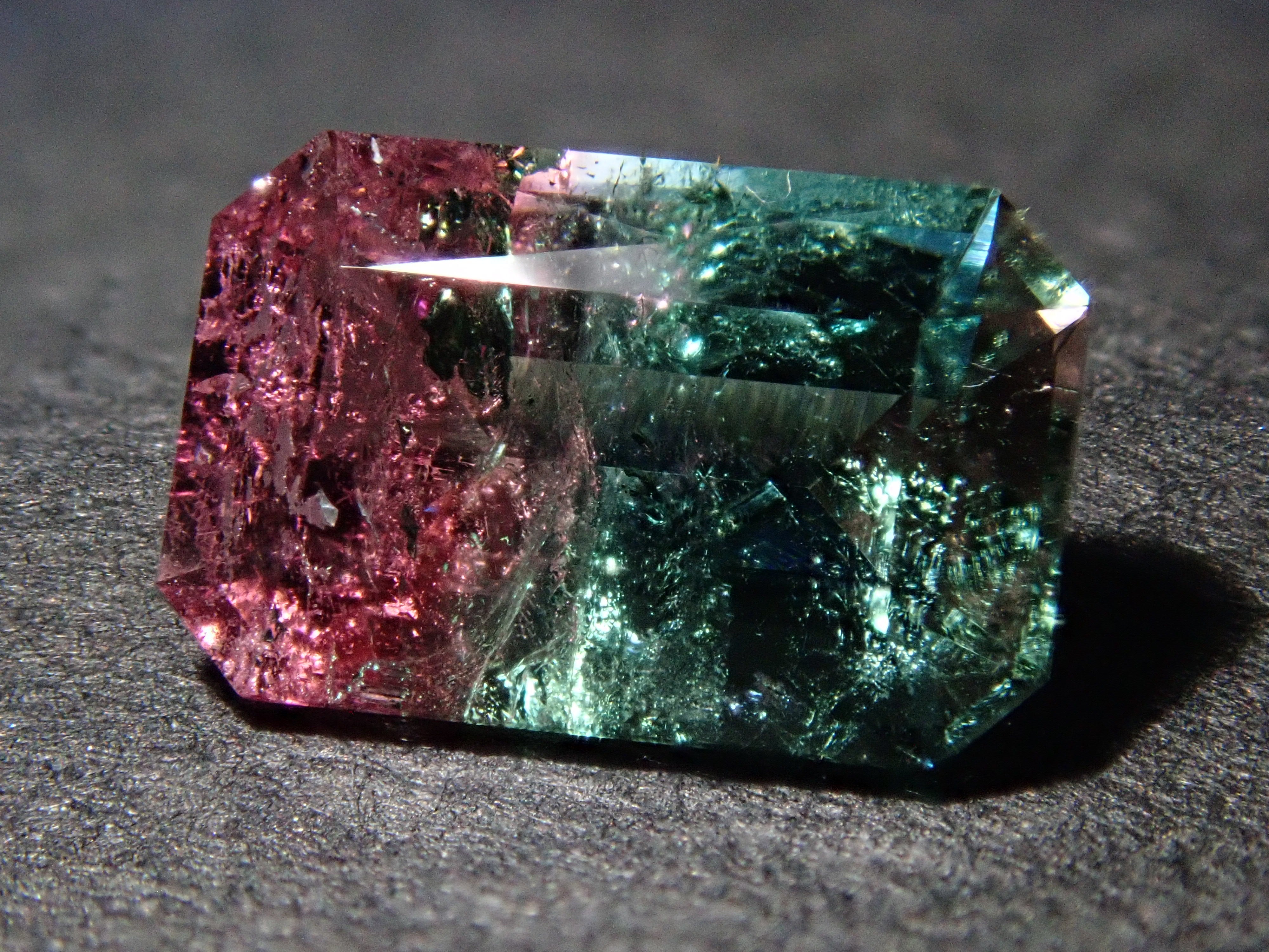 [On Sale at 10 PM on January 17th] Brazilian Bicolor Tourmaline 1.016ct Loose Stone