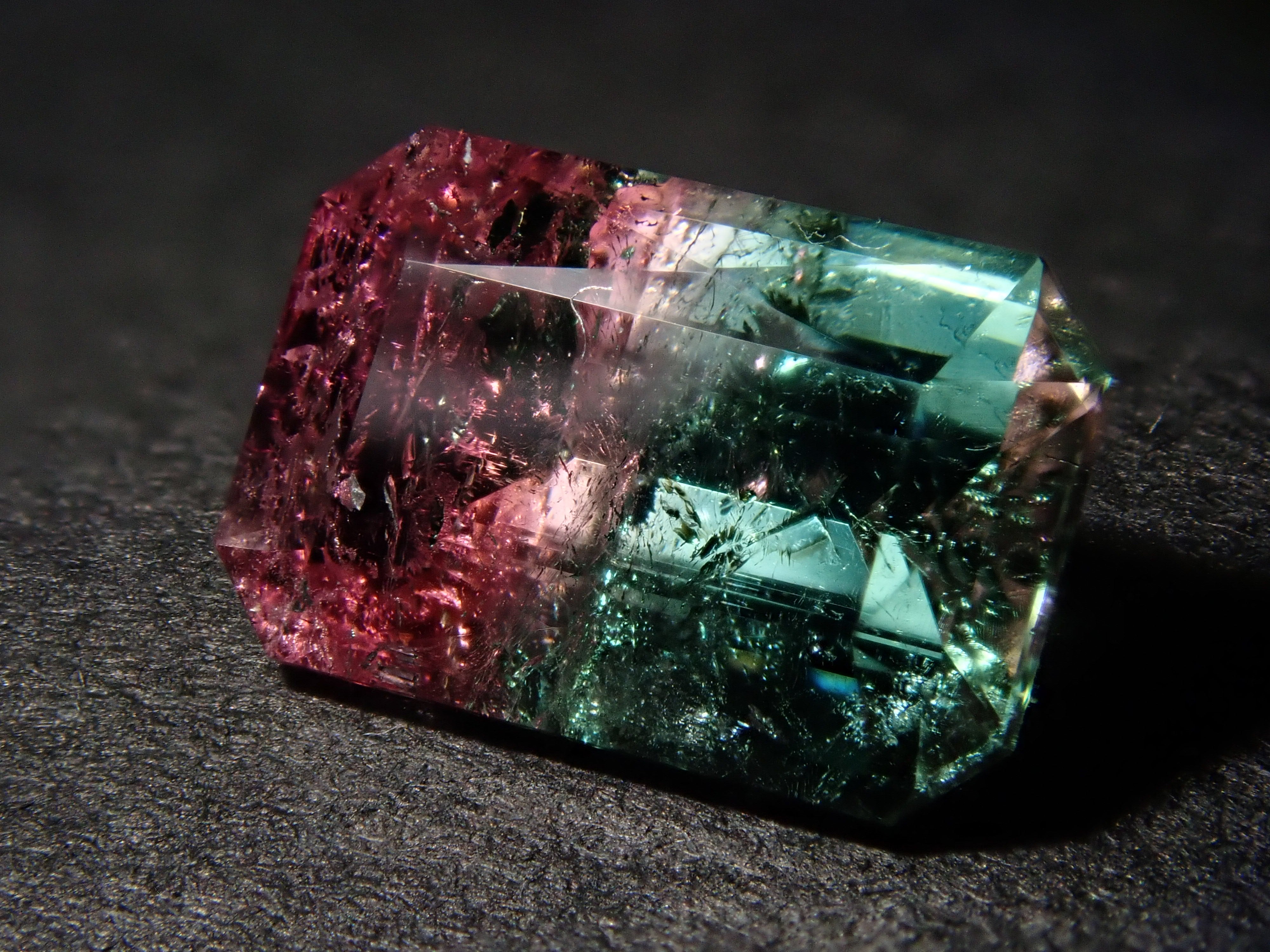 [On Sale at 10 PM on January 17th] Brazilian Bicolor Tourmaline 1.016ct Loose Stone