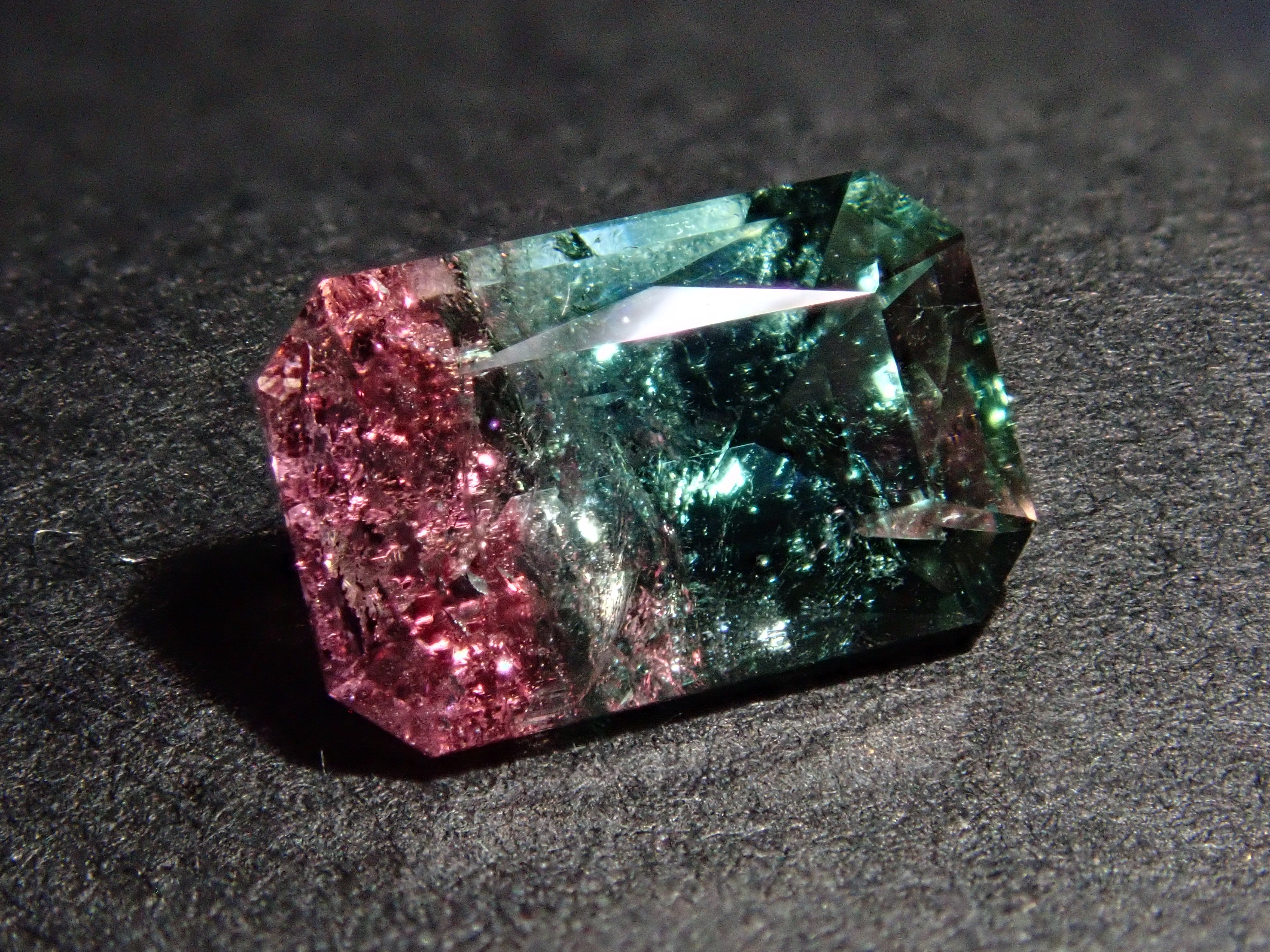 [On Sale at 10 PM on January 17th] Brazilian Bicolor Tourmaline 1.016ct Loose Stone