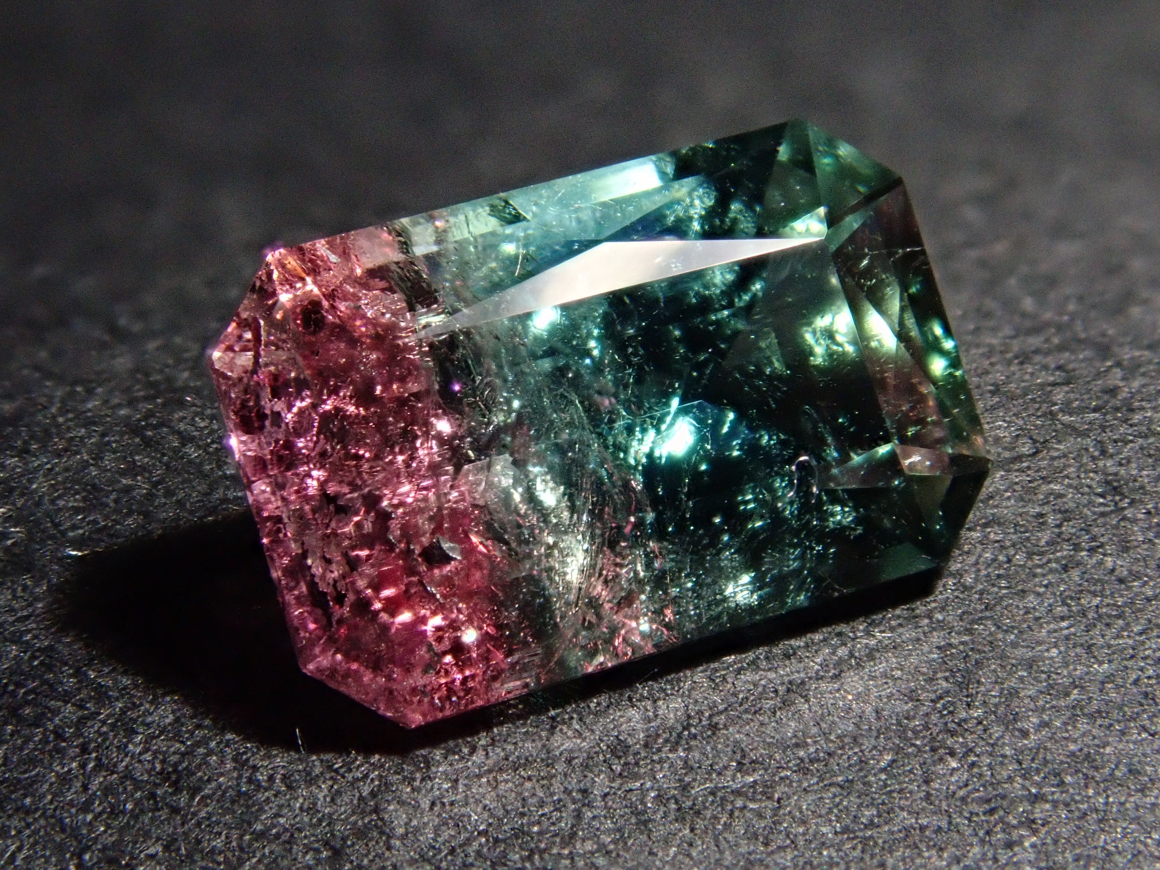[On Sale at 10 PM on January 17th] Brazilian Bicolor Tourmaline 1.016ct Loose Stone