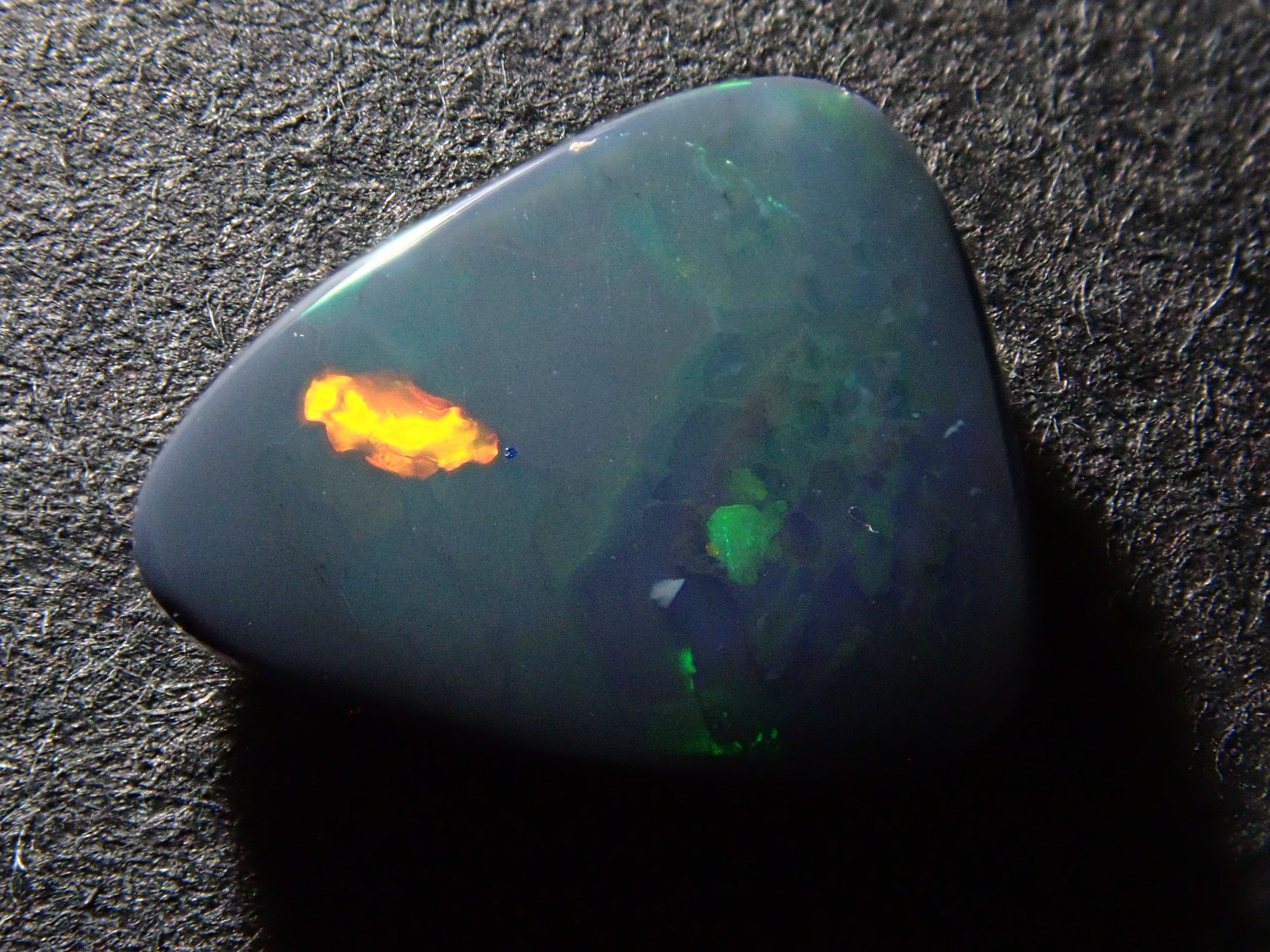 オーストラリア産ブラックオパール 0.758ctルース