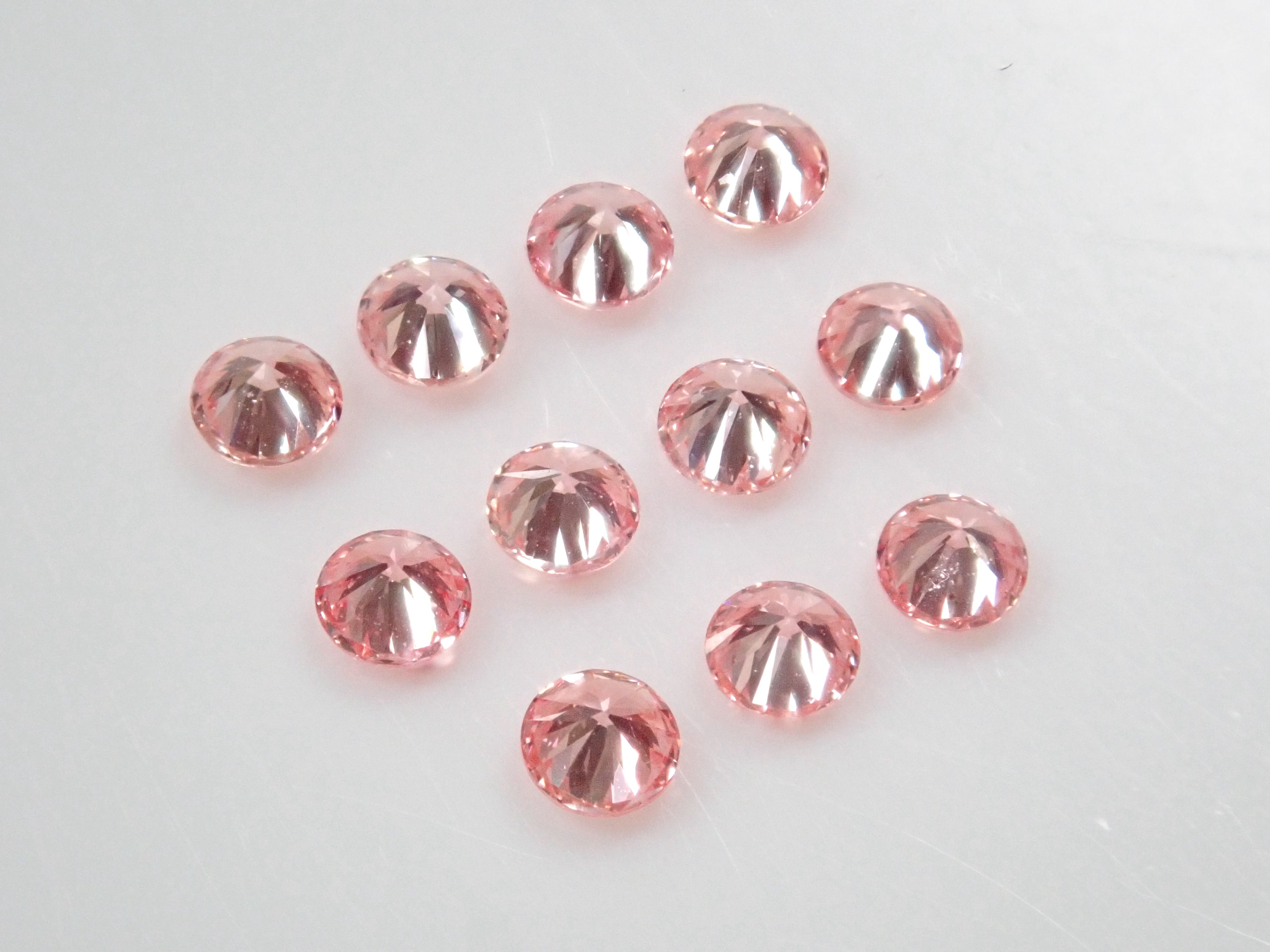 ラボグロウンピンクダイヤモンド（2mm,合成ピンクダイヤモンド,Fancy Vivid Pink程度）1石ルース 《複数購入割引有》