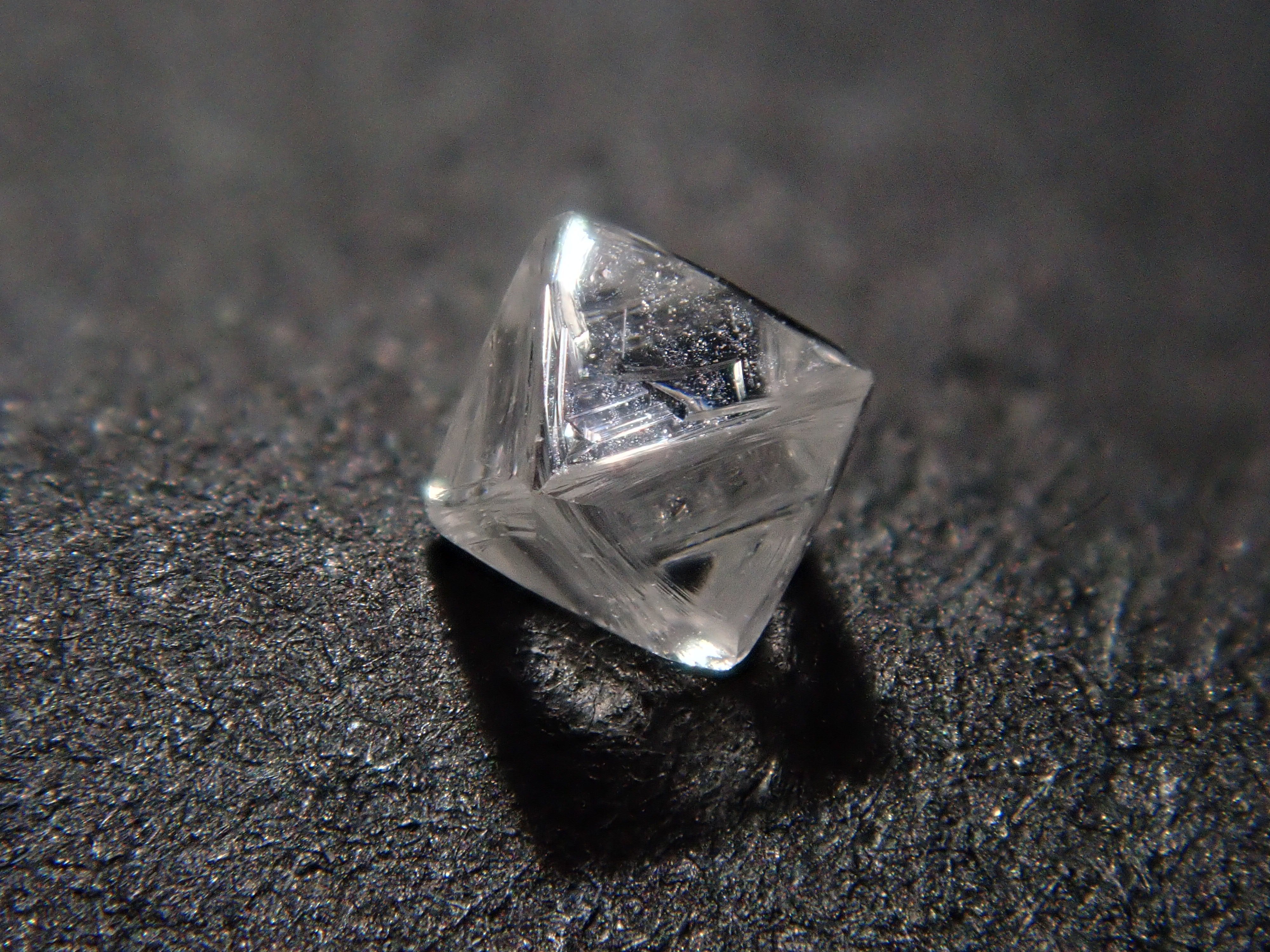 【1/25 22時販売】カナダ産ダイヤモンド原石（ソーヤブル） 0.103ct原石