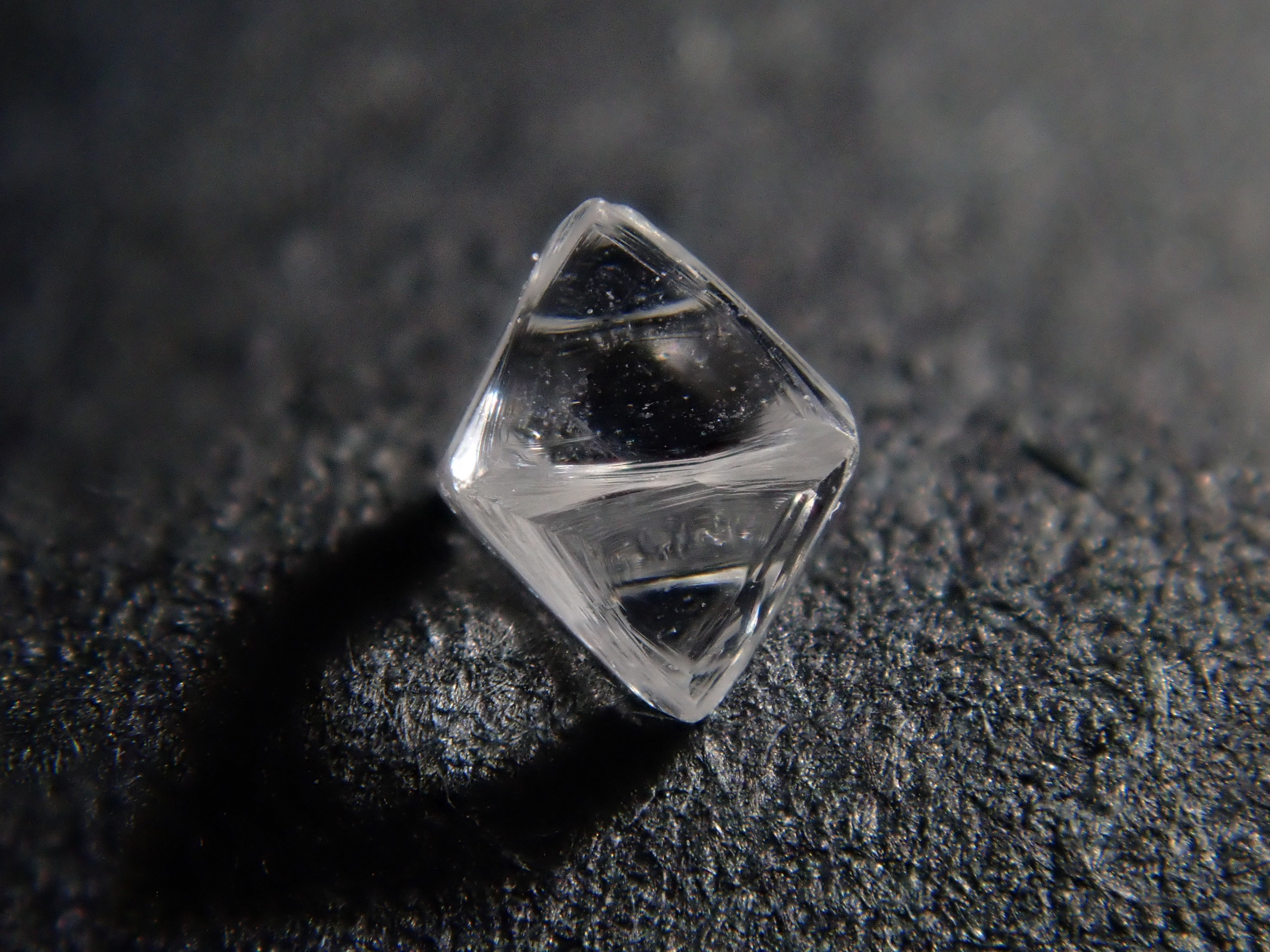 【1/25 22時販売】カナダ産ダイヤモンド原石（ソーヤブル） 0.103ct原石