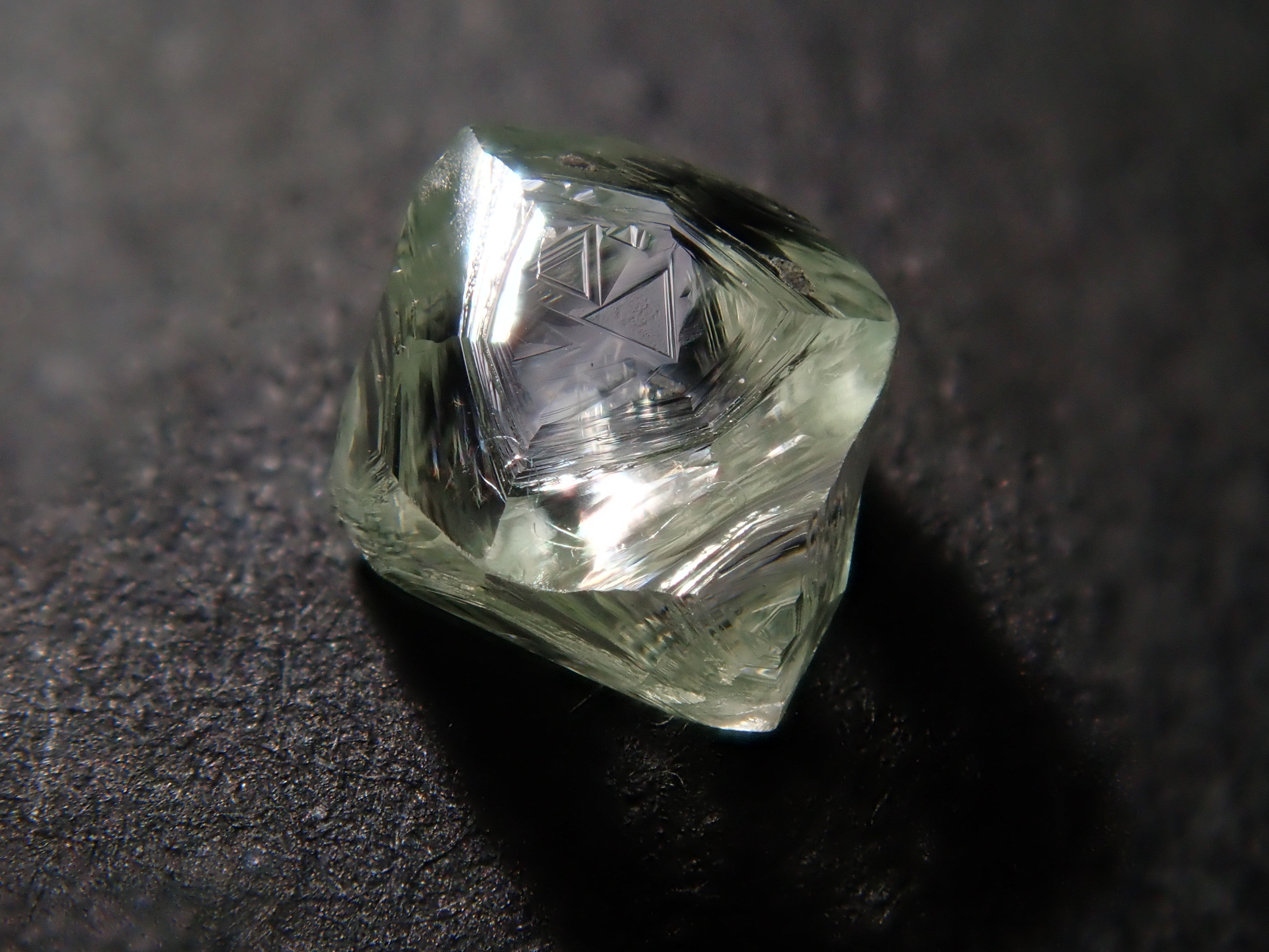 [Lottery Sale 0123_09] Angola Green Diamond Rough (Sawable) 0.528ct Rough (with Trigon)