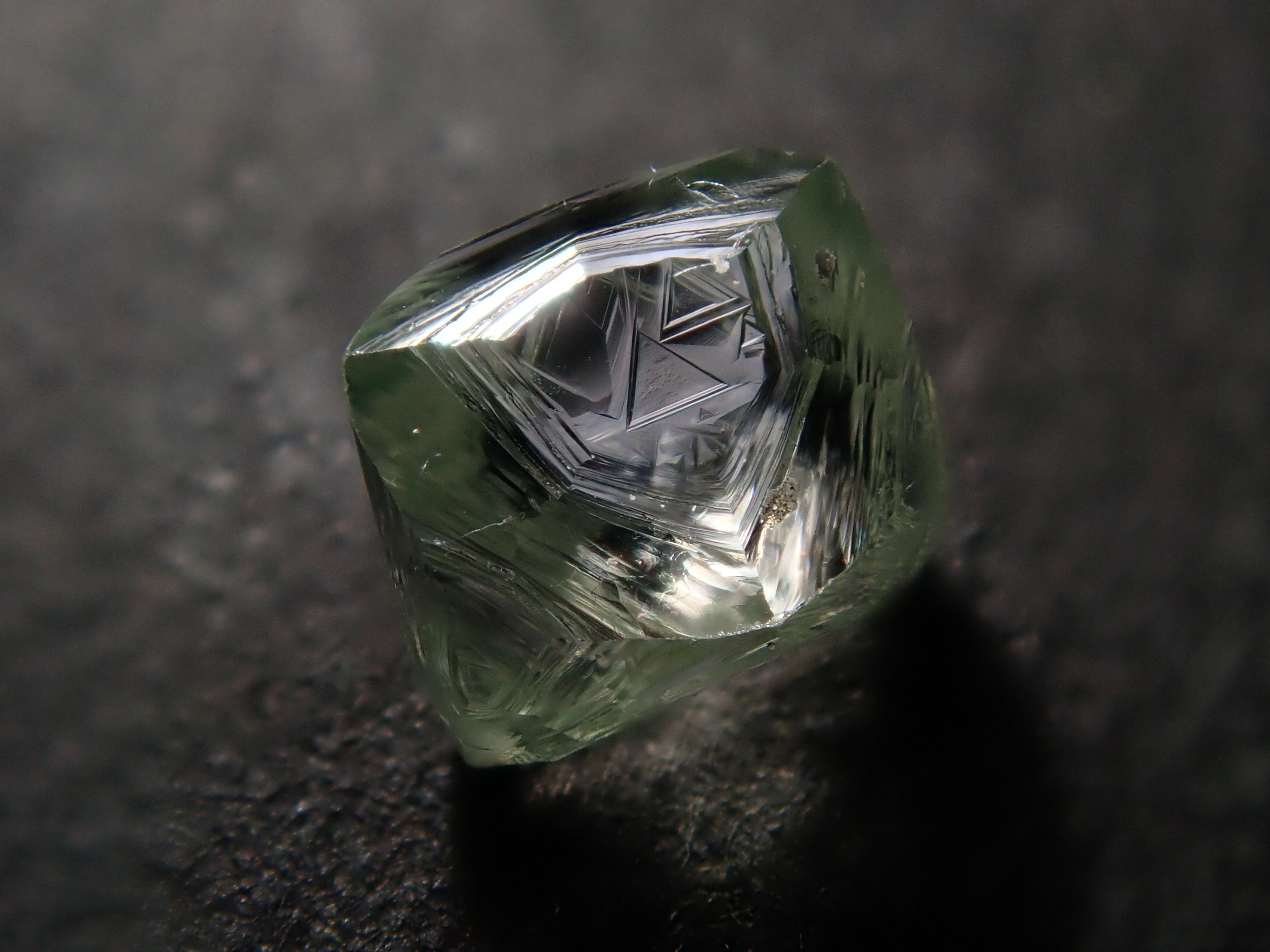 [Lottery Sale 0123_09] Angola Green Diamond Rough (Sawable) 0.528ct Rough (with Trigon)
