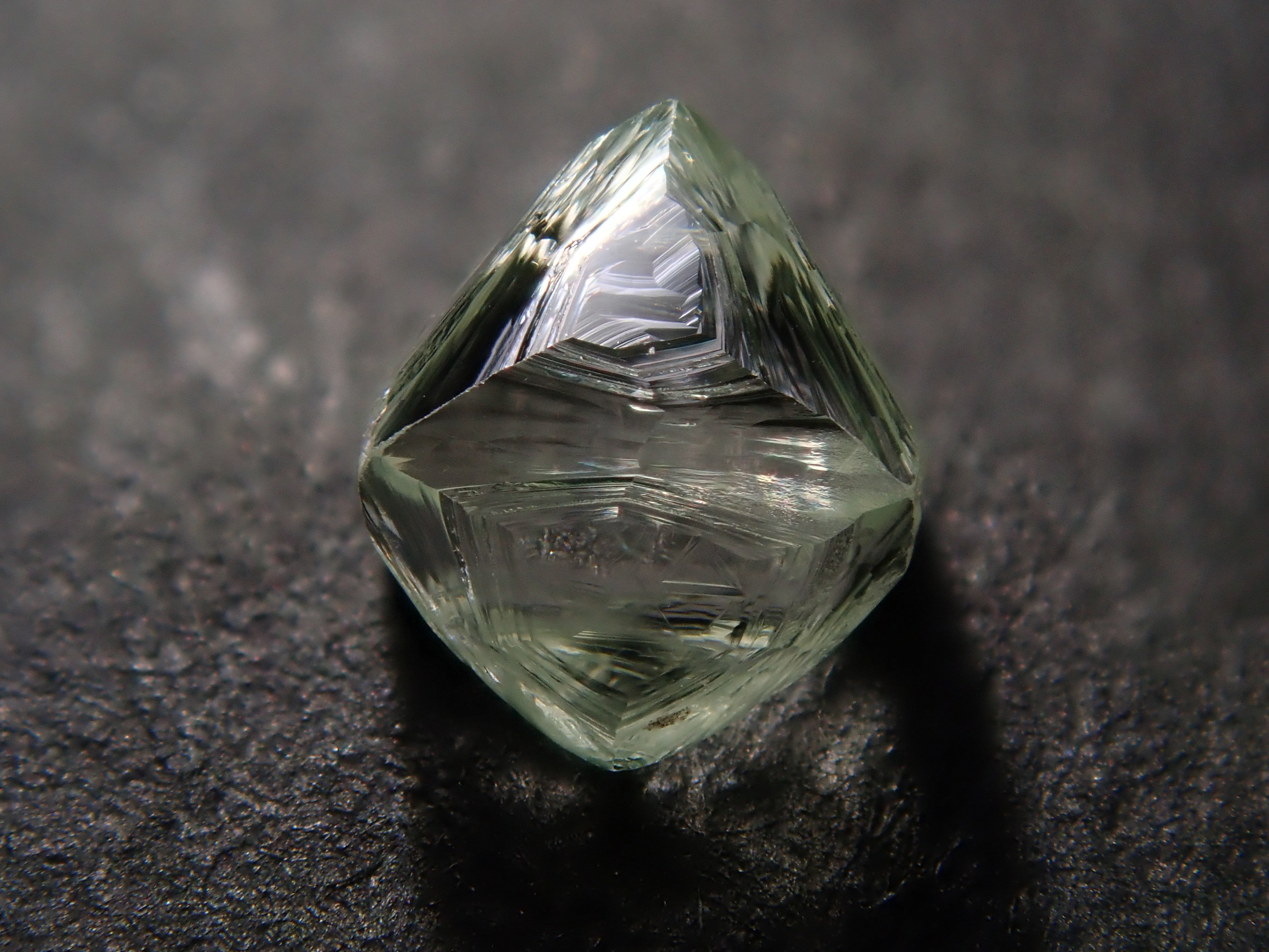 [Lottery Sale 0123_09] Angola Green Diamond Rough (Sawable) 0.528ct Rough (with Trigon)
