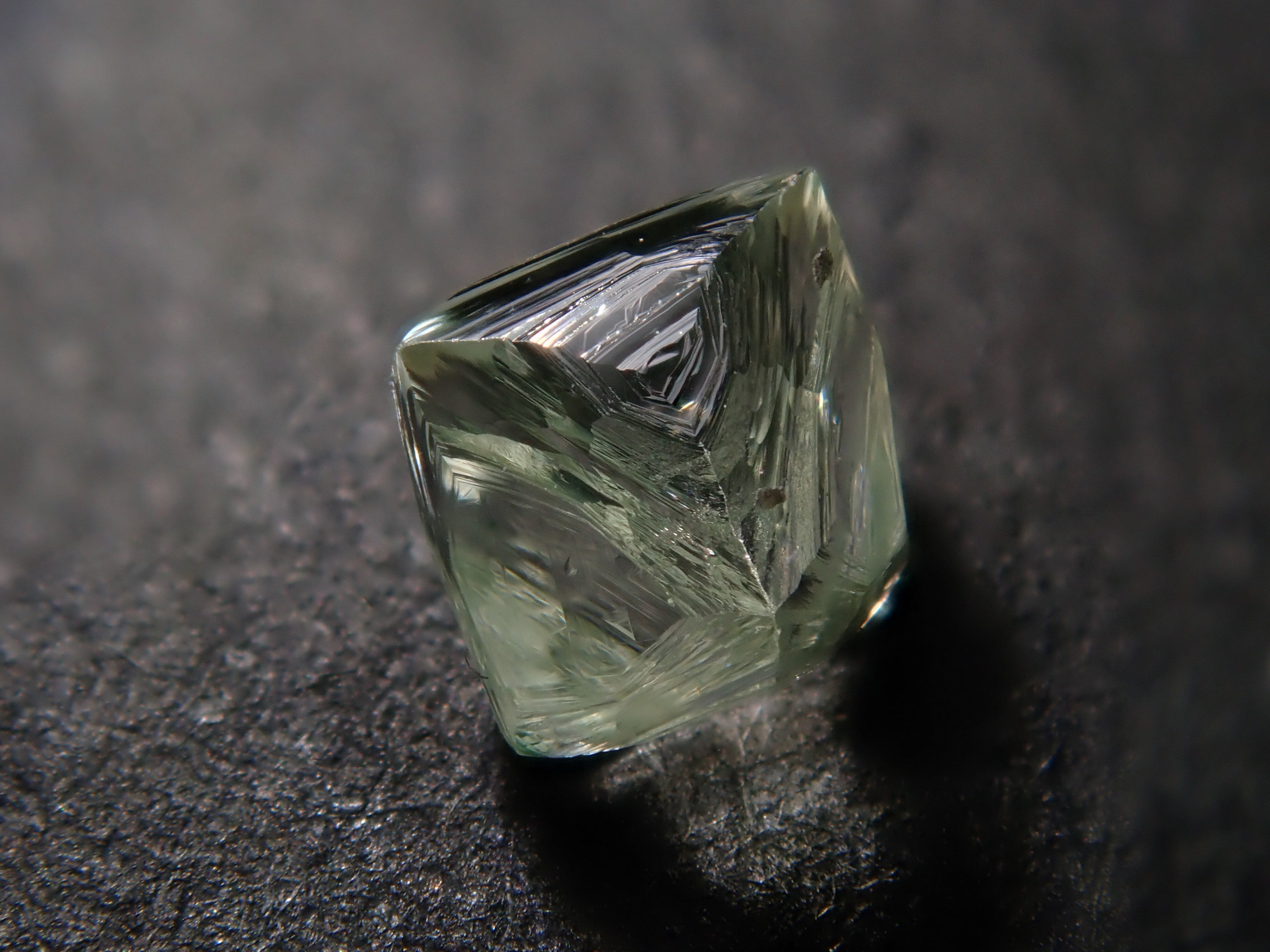 [Lottery Sale 0123_09] Angola Green Diamond Rough (Sawable) 0.528ct Rough (with Trigon)