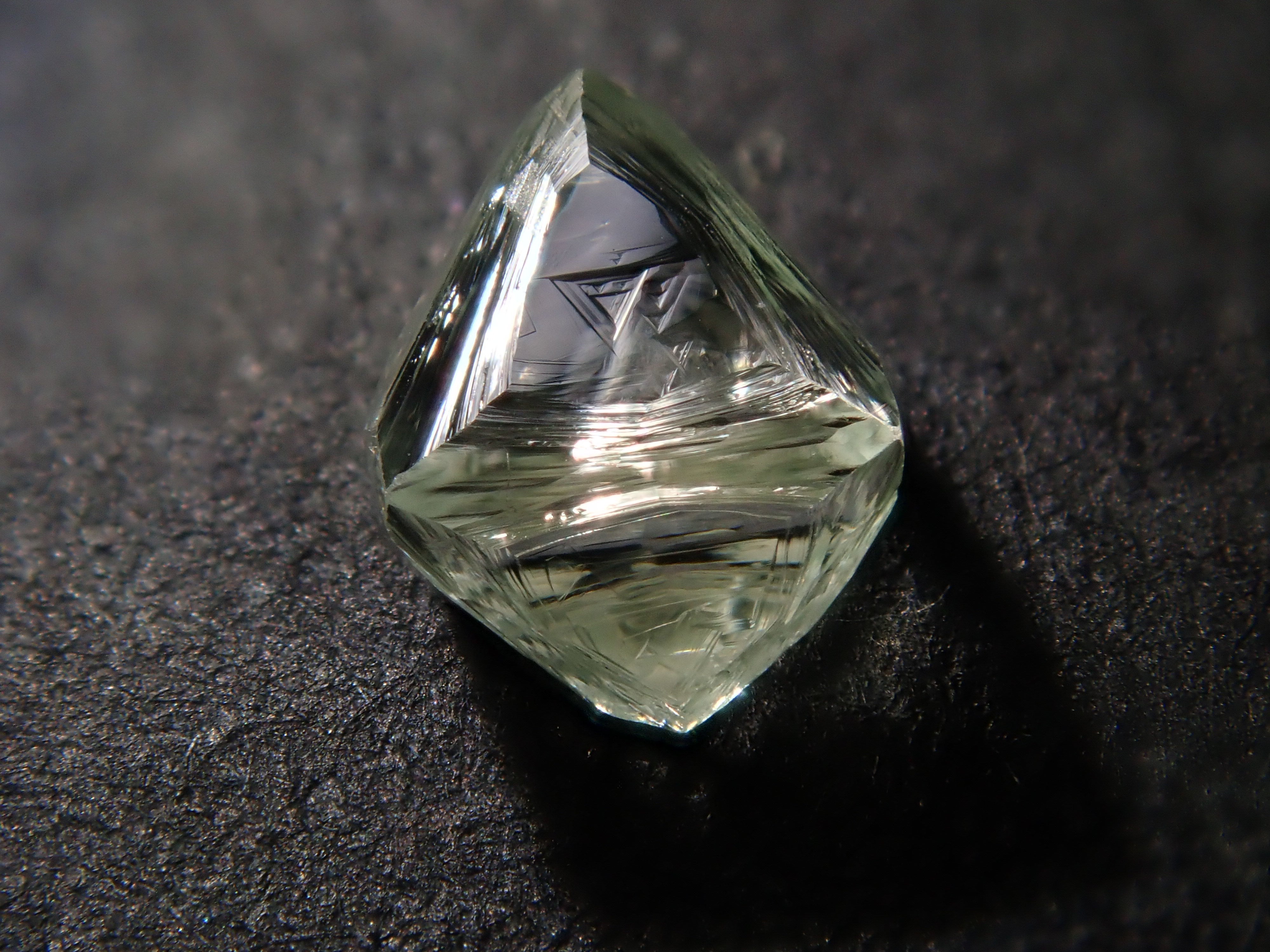 [Lottery Sale 0123_09] Angola Green Diamond Rough (Sawable) 0.528ct Rough (with Trigon)