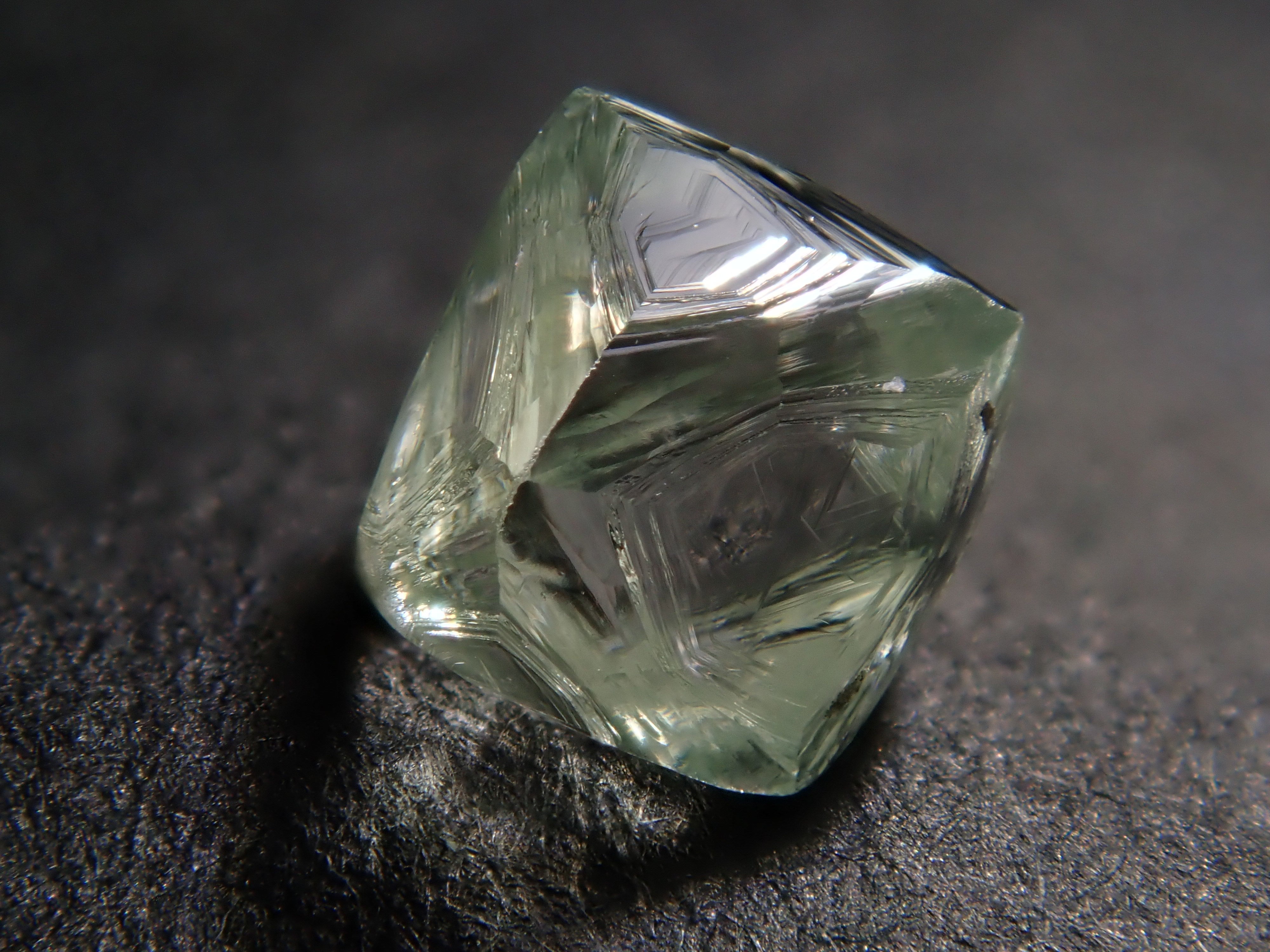 [Lottery Sale 0123_09] Angola Green Diamond Rough (Sawable) 0.528ct Rough (with Trigon)