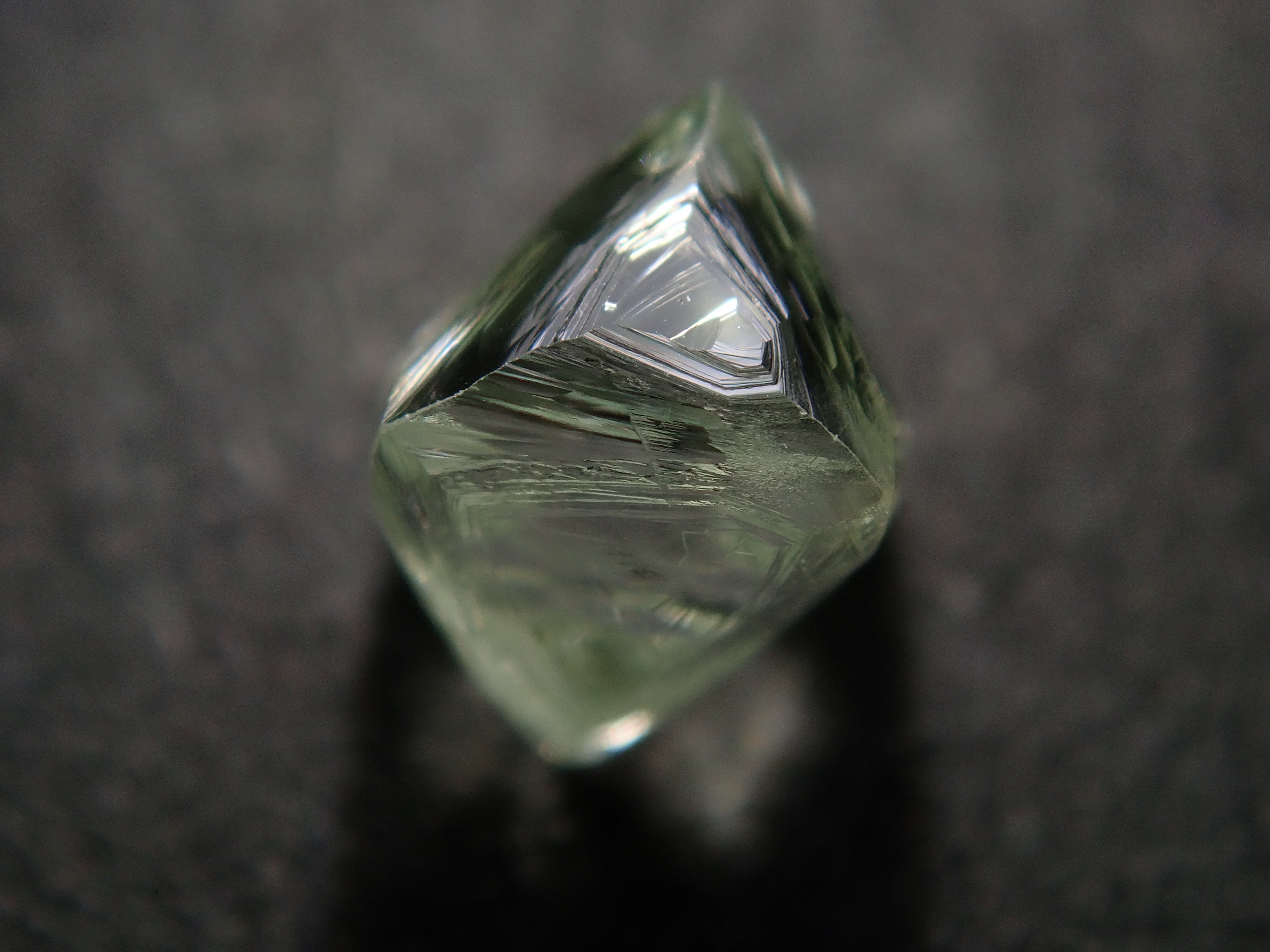 [Lottery Sale 0123_09] Angola Green Diamond Rough (Sawable) 0.528ct Rough (with Trigon)