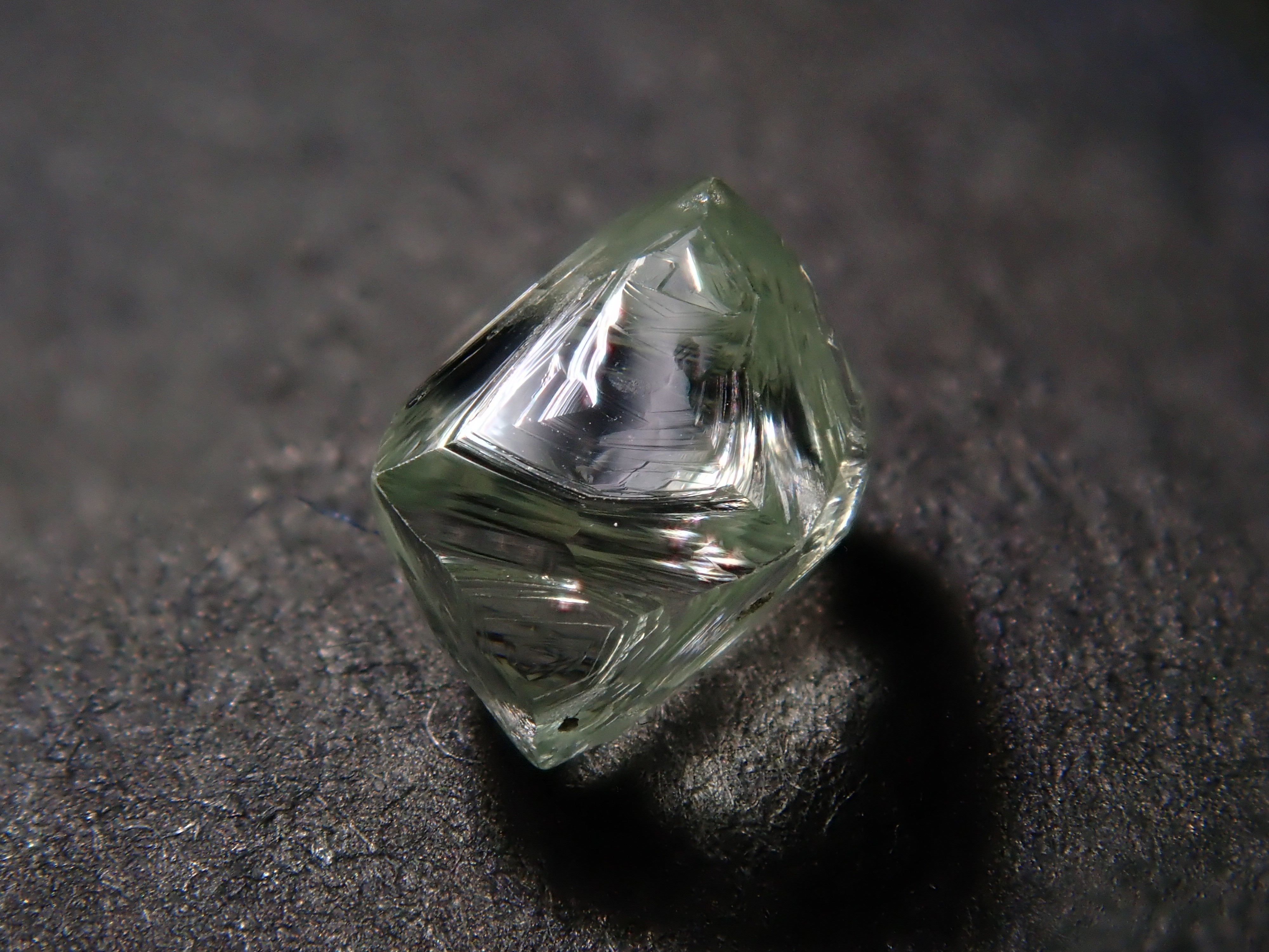[Lottery Sale 0123_09] Angola Green Diamond Rough (Sawable) 0.528ct Rough (with Trigon)