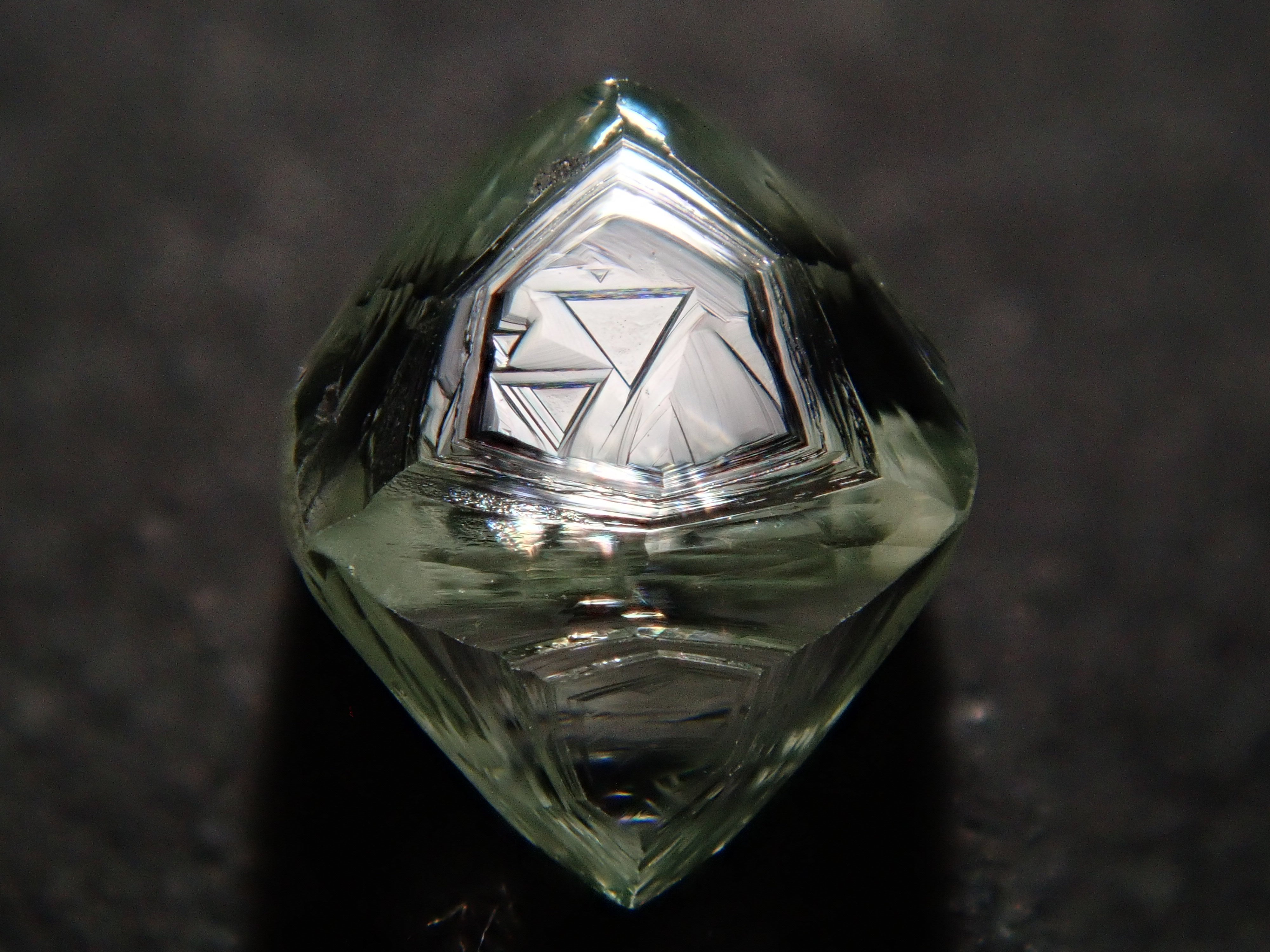 [Lottery Sale 0123_09] Angola Green Diamond Rough (Sawable) 0.528ct Rough (with Trigon)