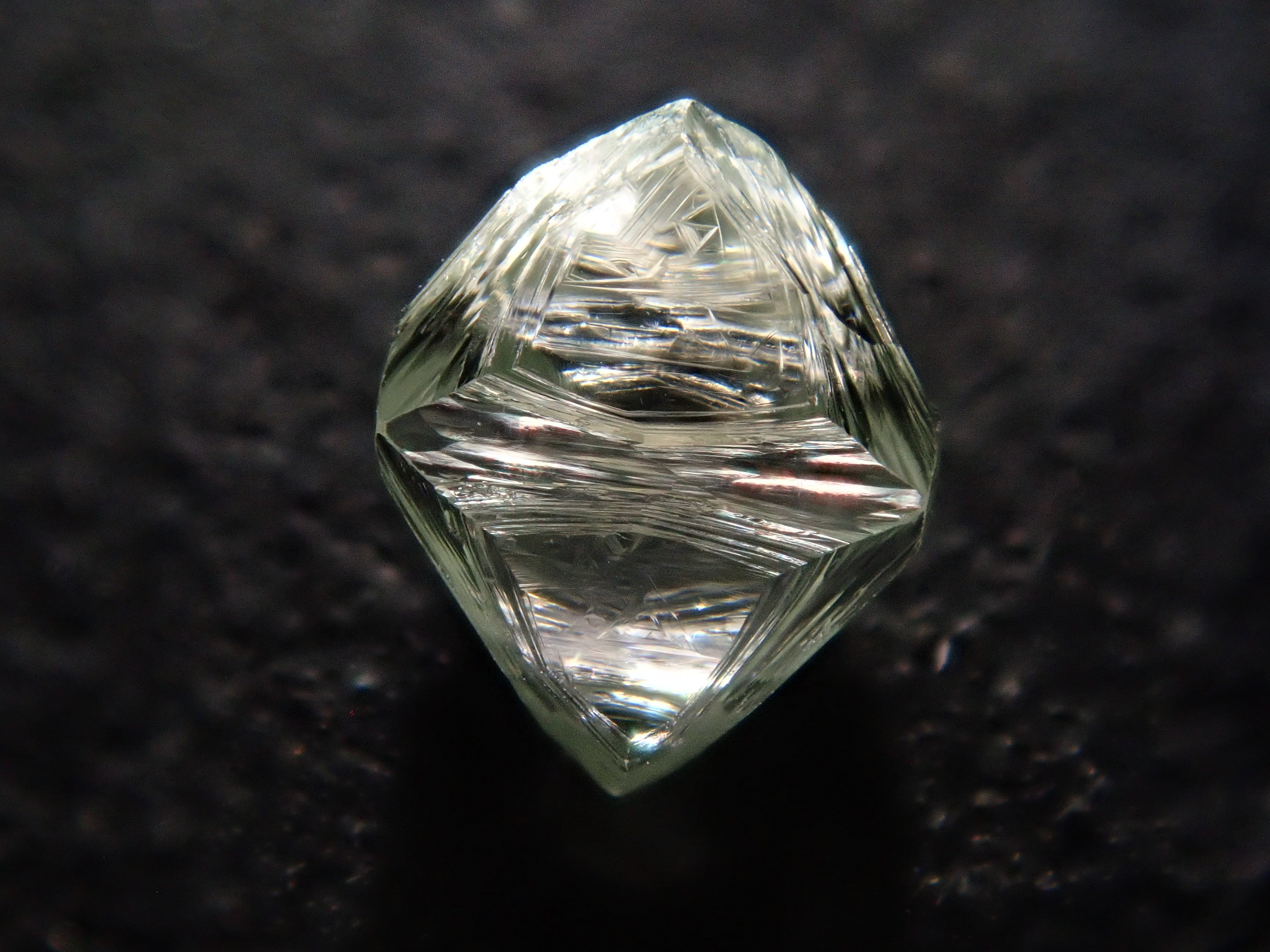 [Lottery Sale 0123_09] Angola Green Diamond Rough (Sawable) 0.528ct Rough (with Trigon)
