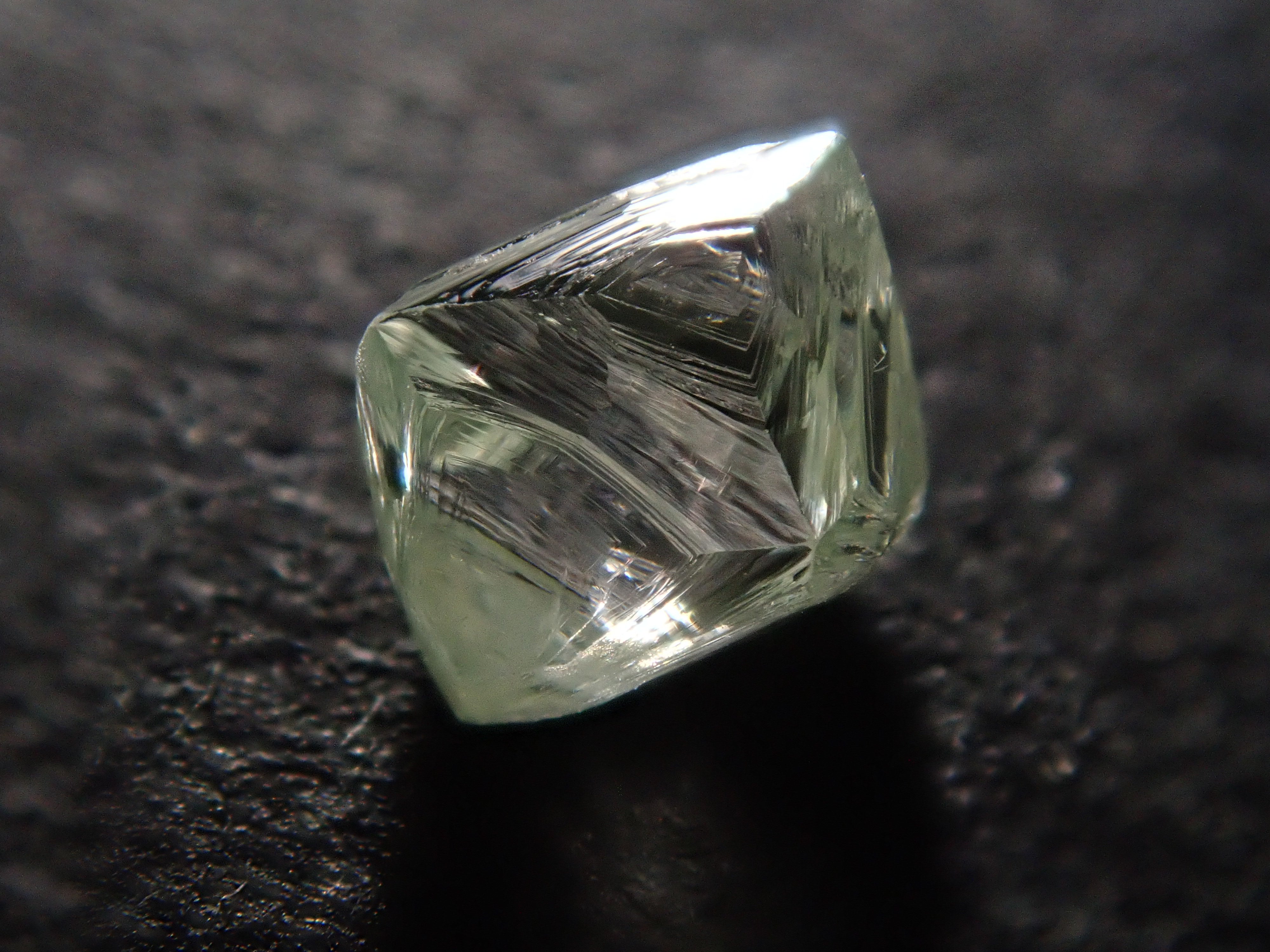 [Lottery Sale 0123_09] Angola Green Diamond Rough (Sawable) 0.528ct Rough (with Trigon)