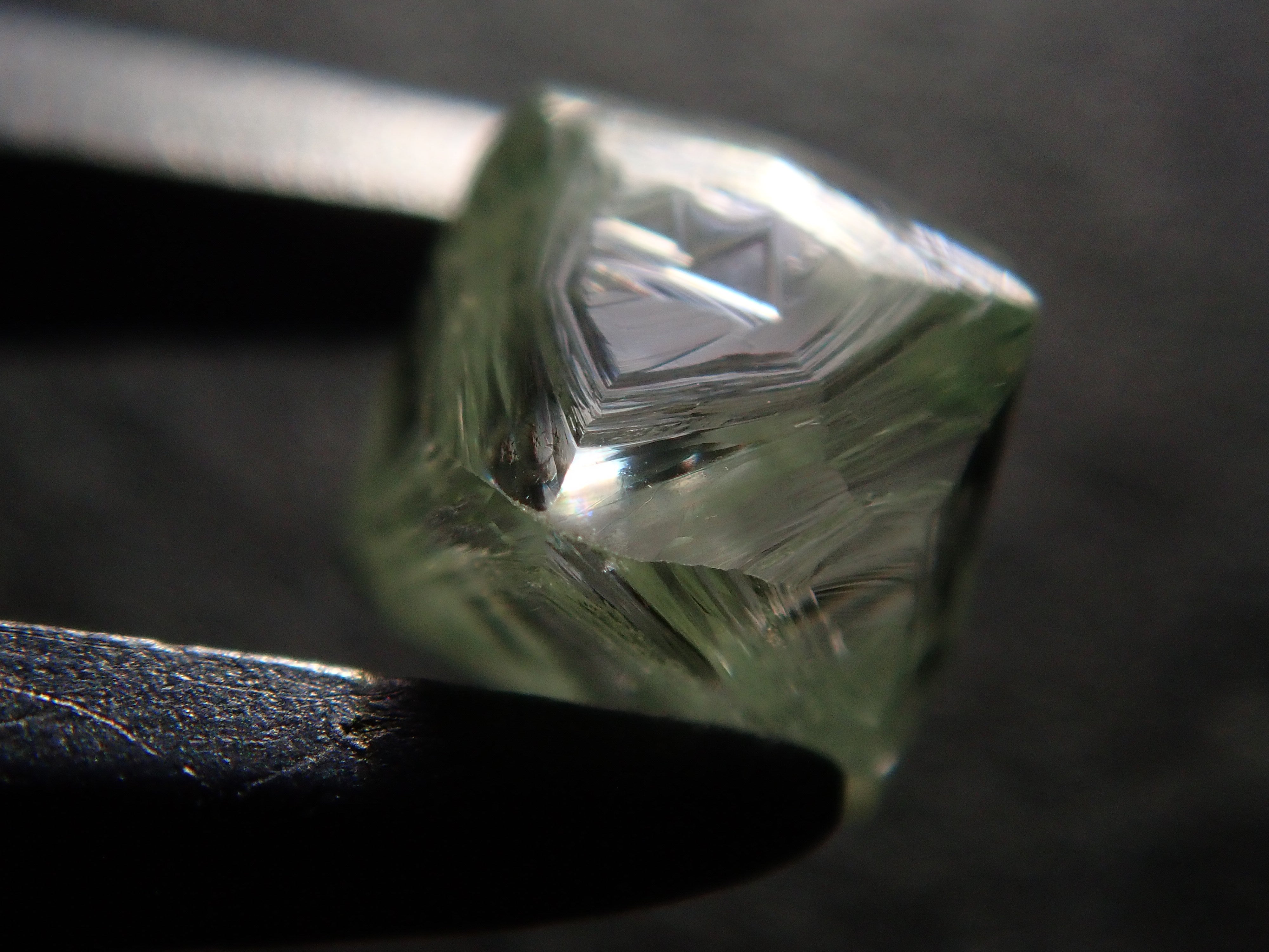 [Lottery Sale 0123_09] Angola Green Diamond Rough (Sawable) 0.528ct Rough (with Trigon)