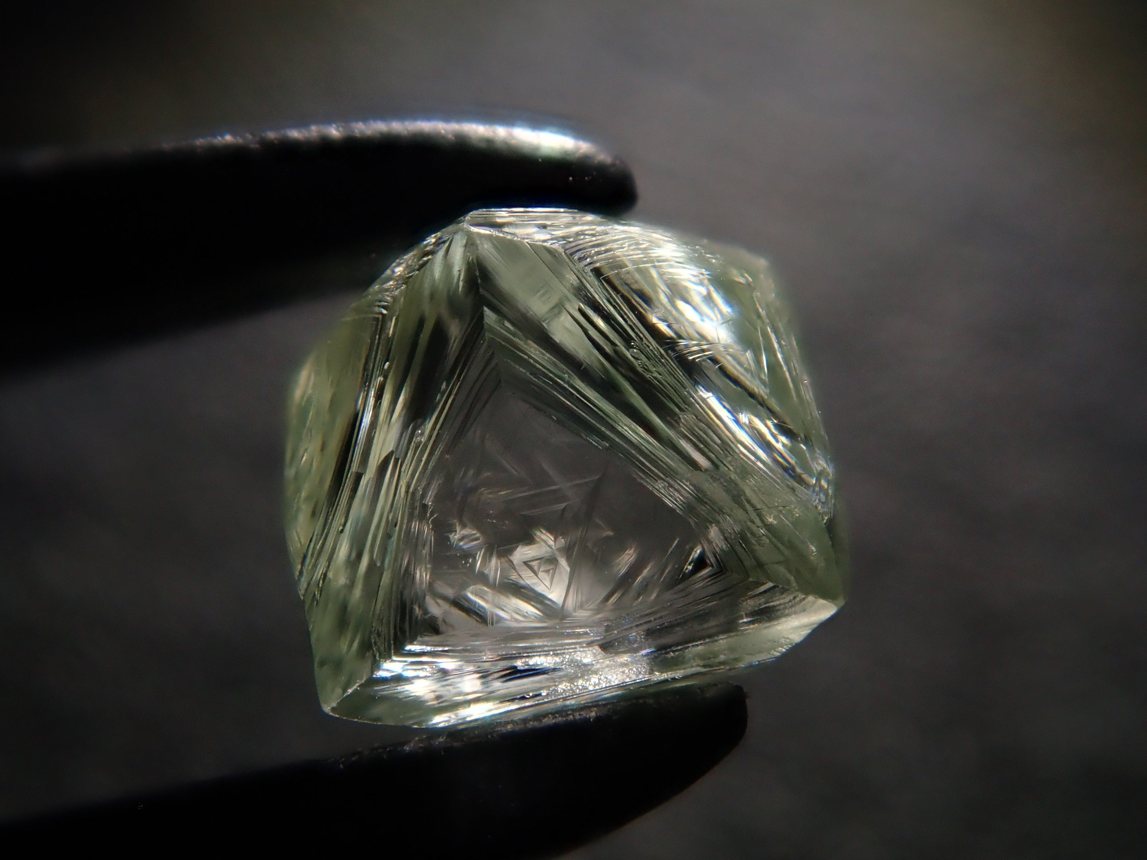 [Lottery Sale 0123_09] Angola Green Diamond Rough (Sawable) 0.528ct Rough (with Trigon)