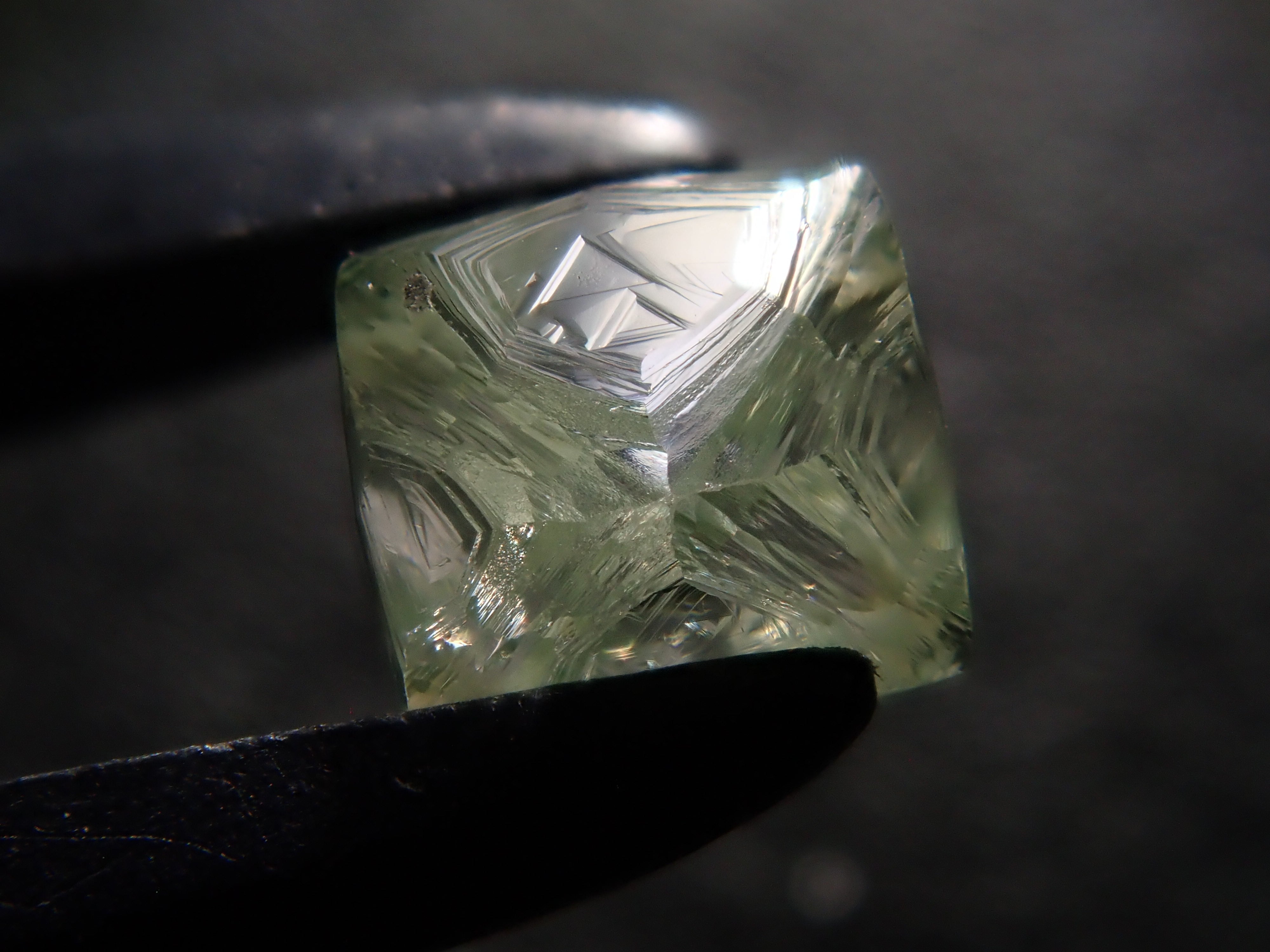 [Lottery Sale 0123_09] Angola Green Diamond Rough (Sawable) 0.528ct Rough (with Trigon)
