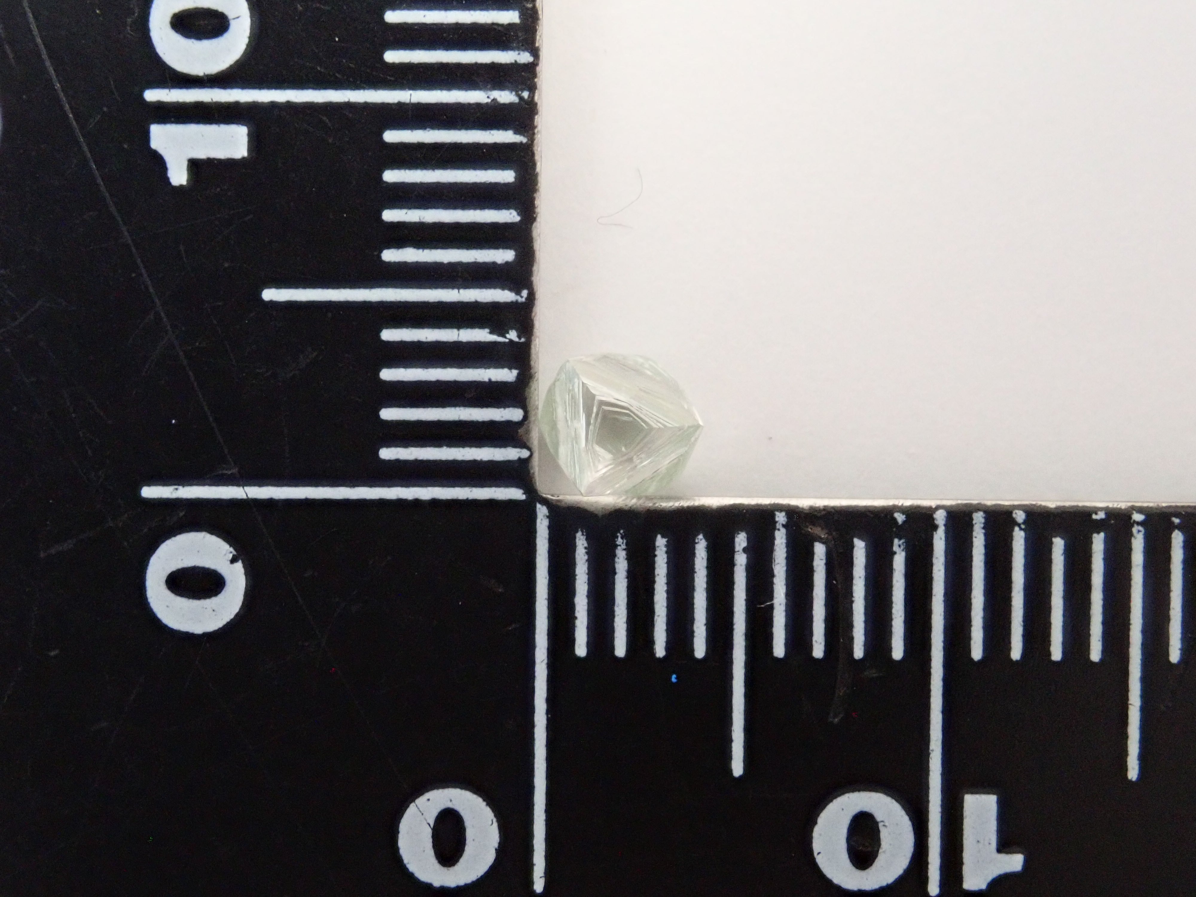 [Lottery Sale 0123_09] Angola Green Diamond Rough (Sawable) 0.528ct Rough (with Trigon)