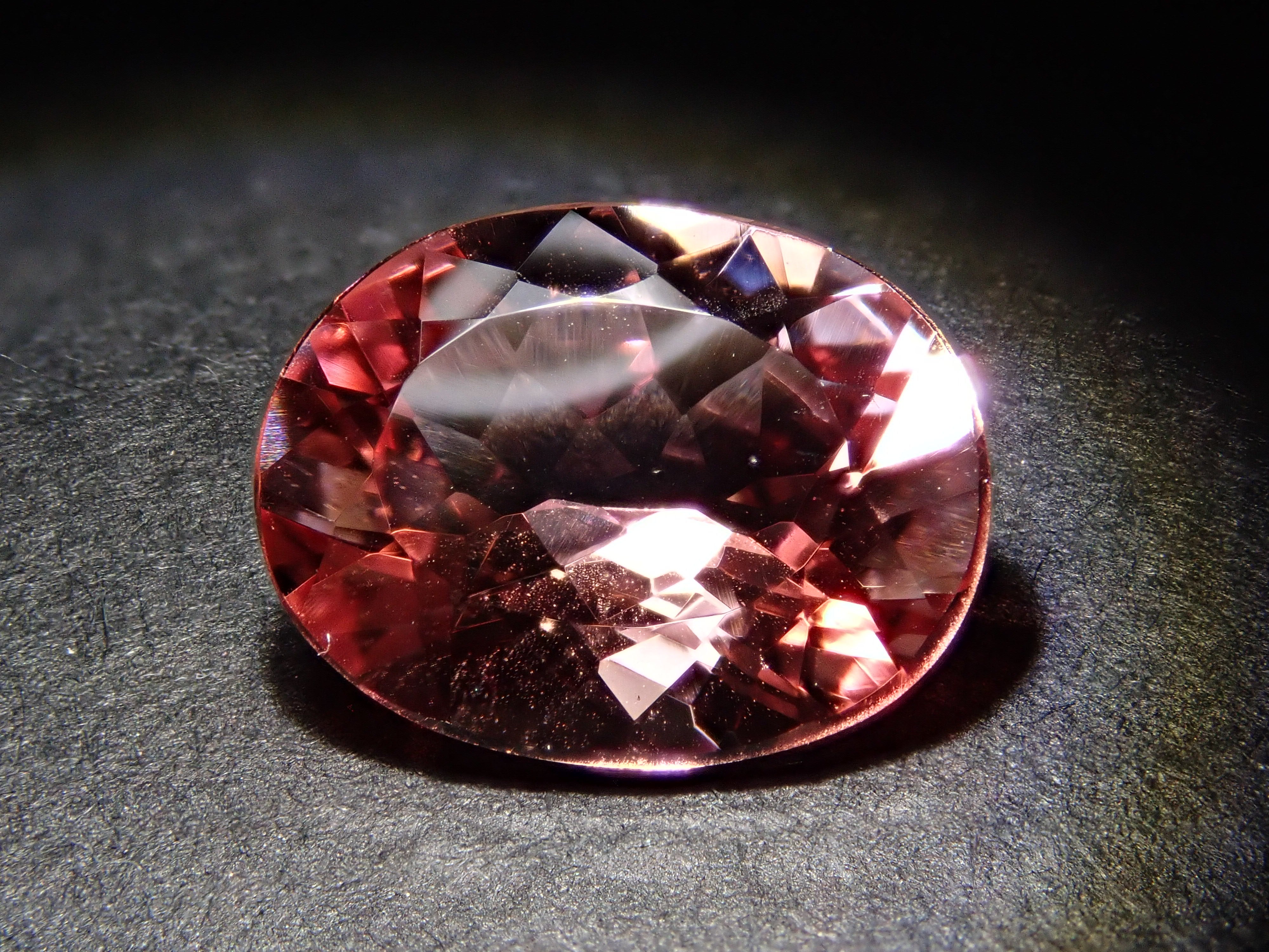 巴西未經加熱處理的粉紅帝王托帕石（雪莉粉）2.221克拉裸石