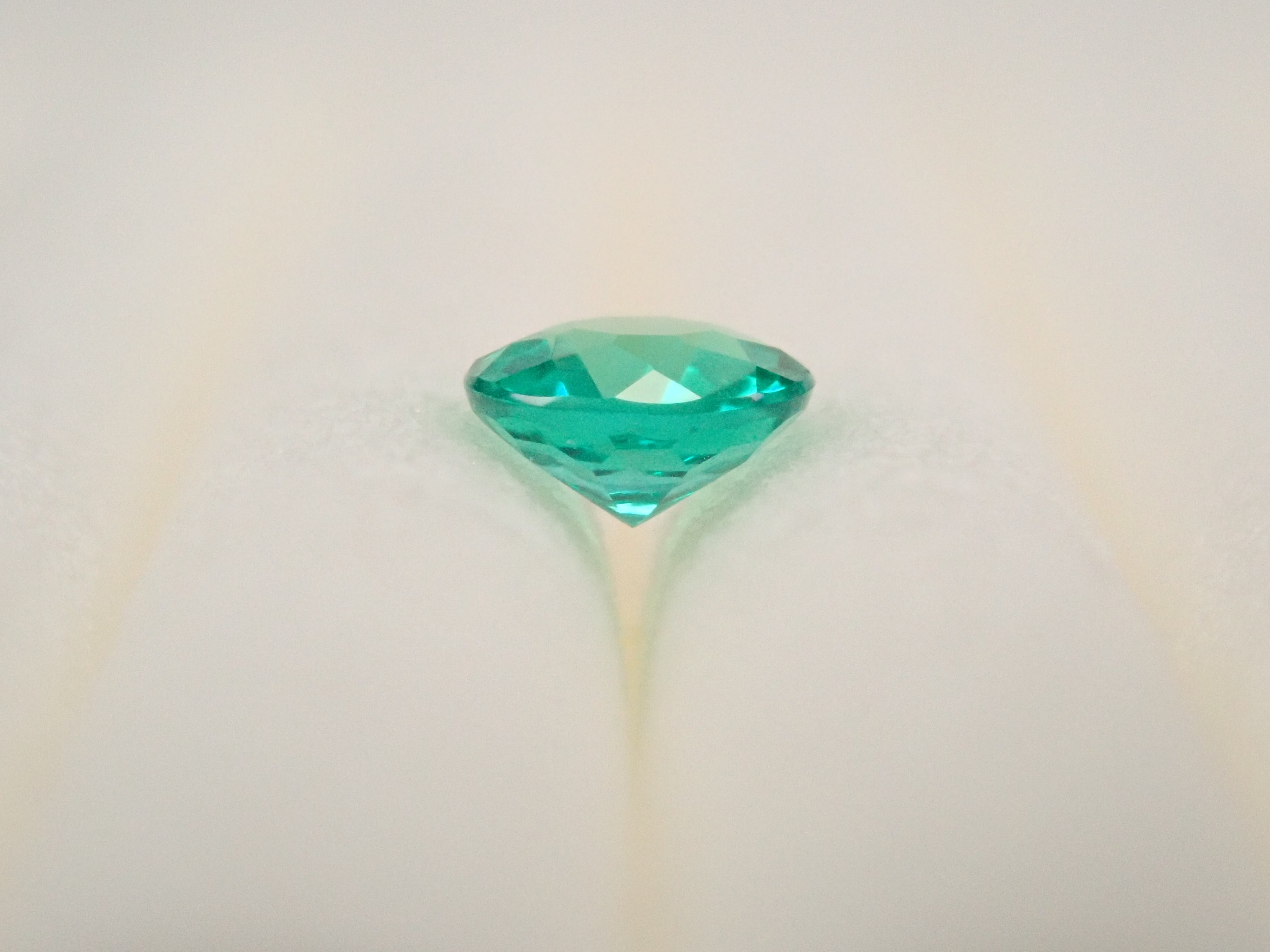 【2/7 22時販売】コロンビア産ノンオイルエメラルド（NONE） 2.8mm/0.070ctルース GIA