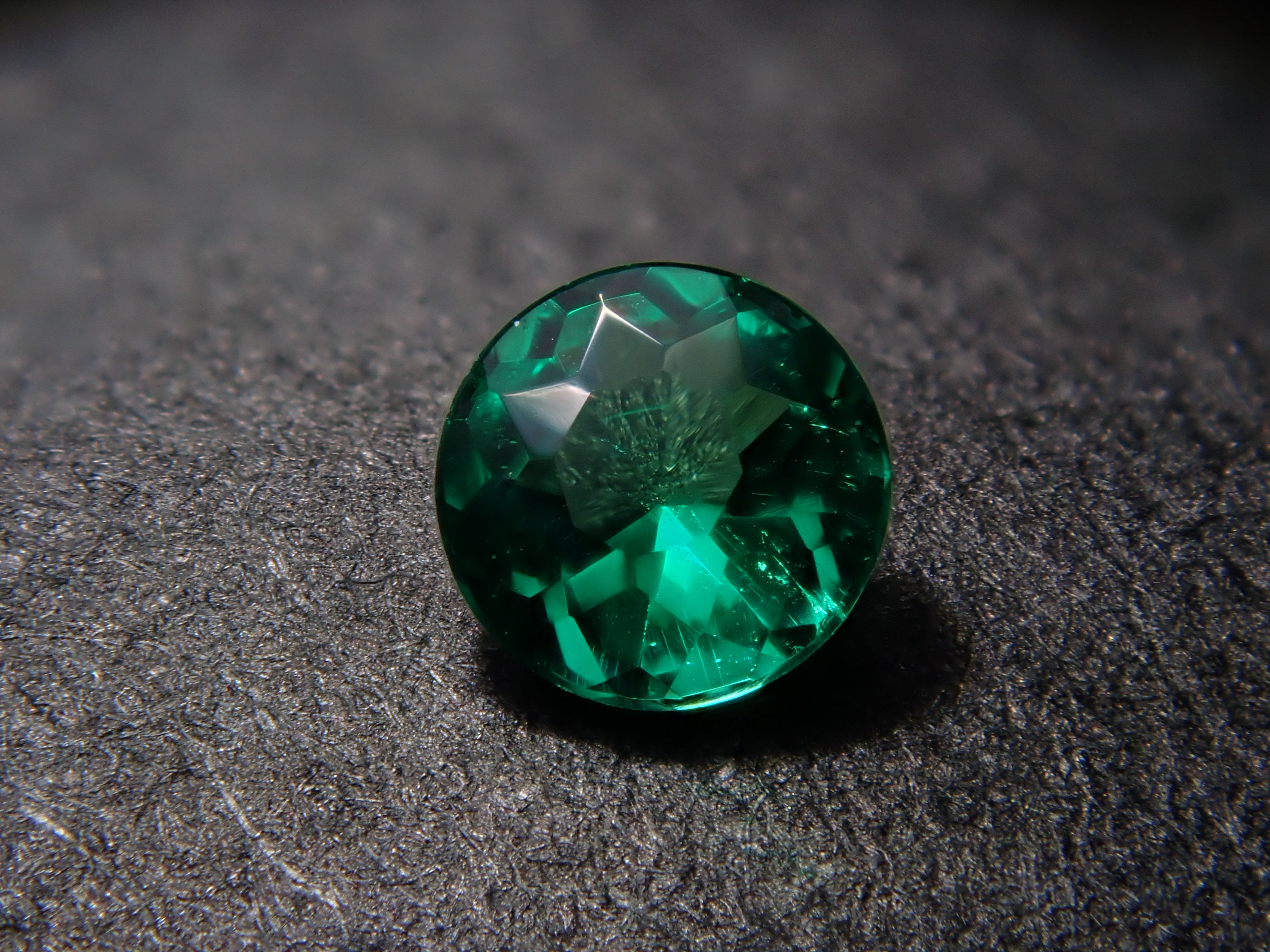 【2/7 22時販売】コロンビア産ノンオイルエメラルド（NONE） 2.8mm/0.070ctルース GIA