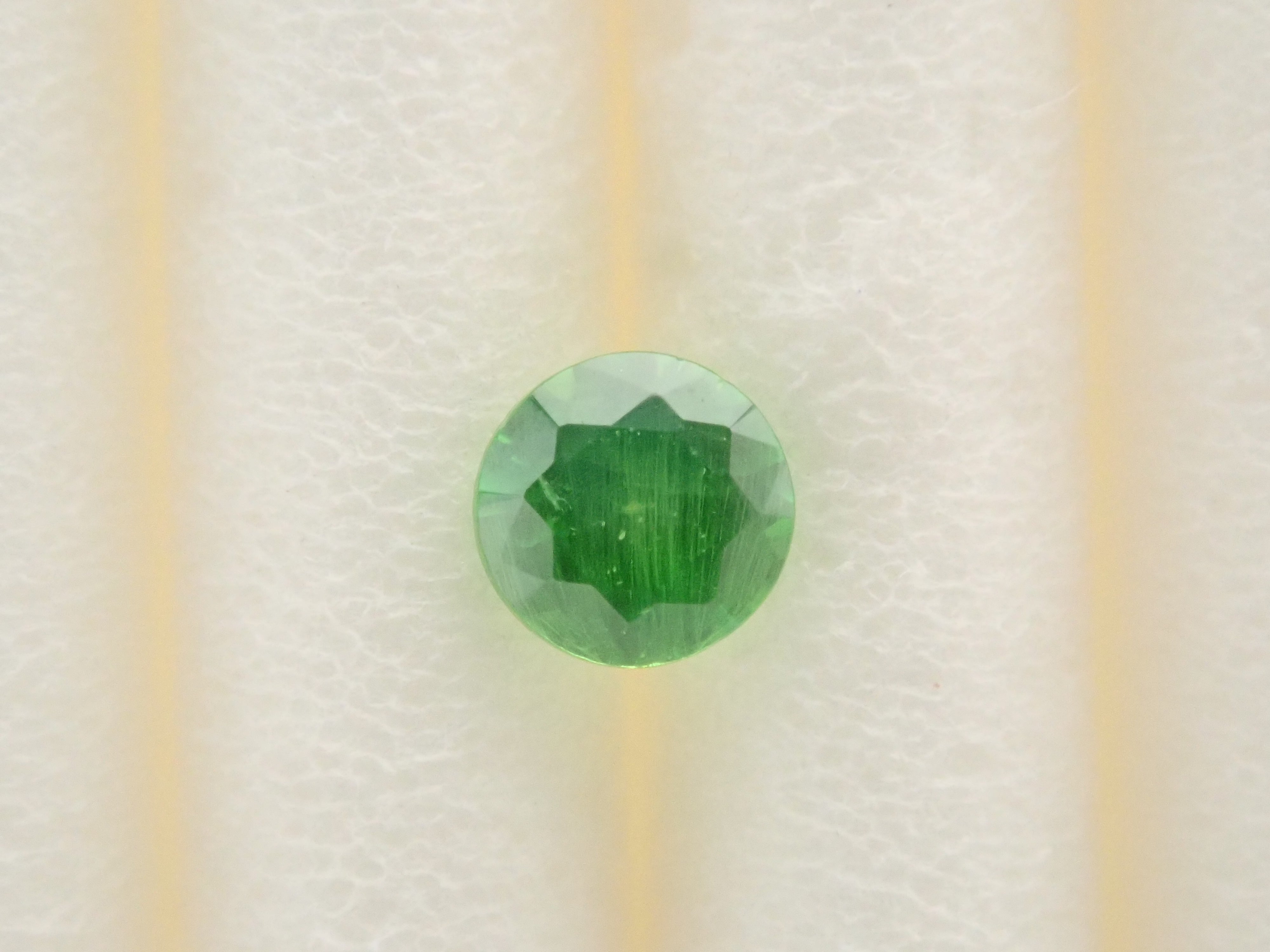 [On Sale at 10 PM on January 25th] Russian Demantoid Garnet (Horsetail Certified) 2.6mm/0.096ct Loose Stone