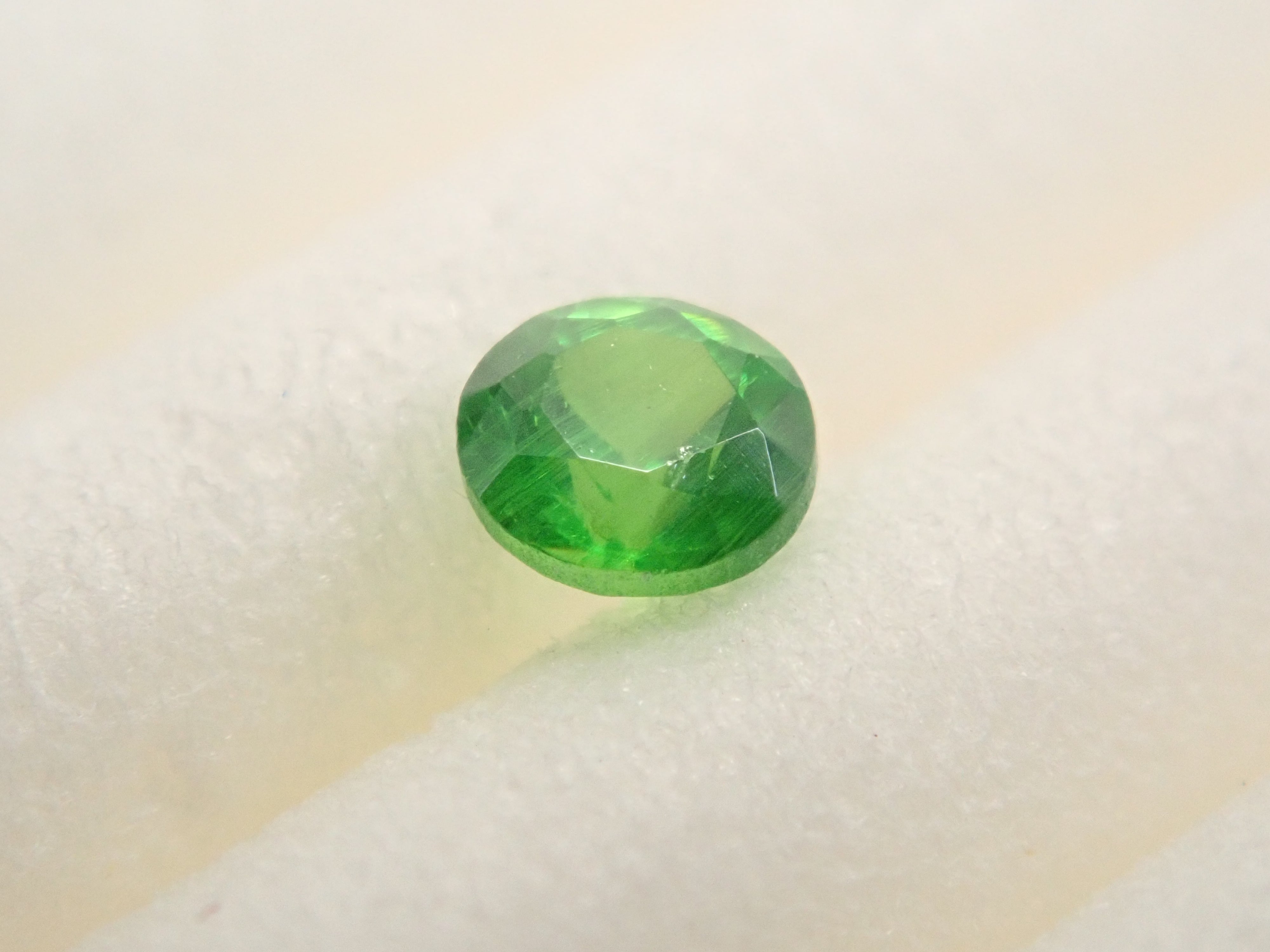 [On Sale at 10 PM on January 25th] Russian Demantoid Garnet (Horsetail Certified) 2.6mm/0.096ct Loose Stone