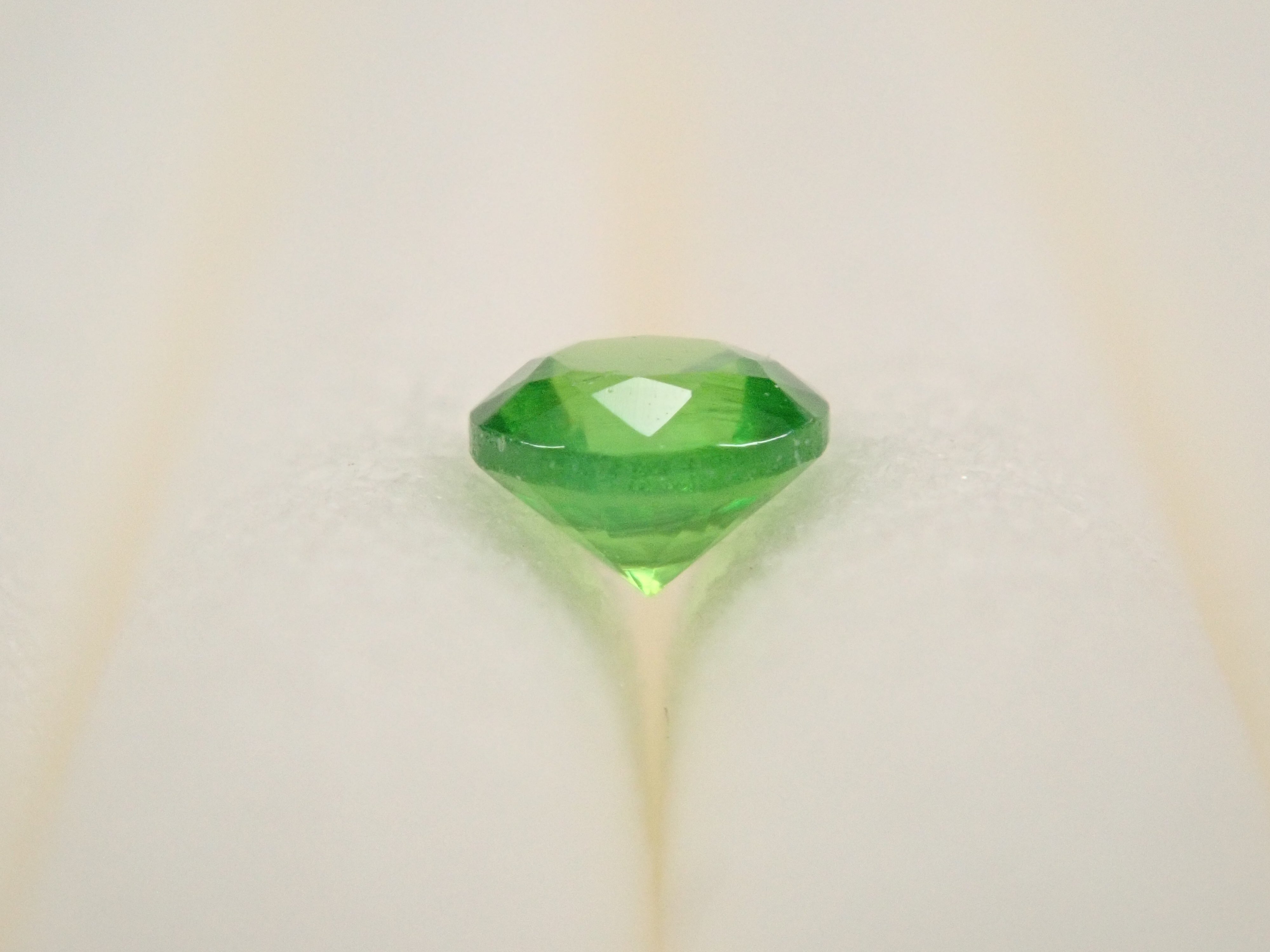 [On Sale at 10 PM on January 25th] Russian Demantoid Garnet (Horsetail Certified) 2.6mm/0.096ct Loose Stone