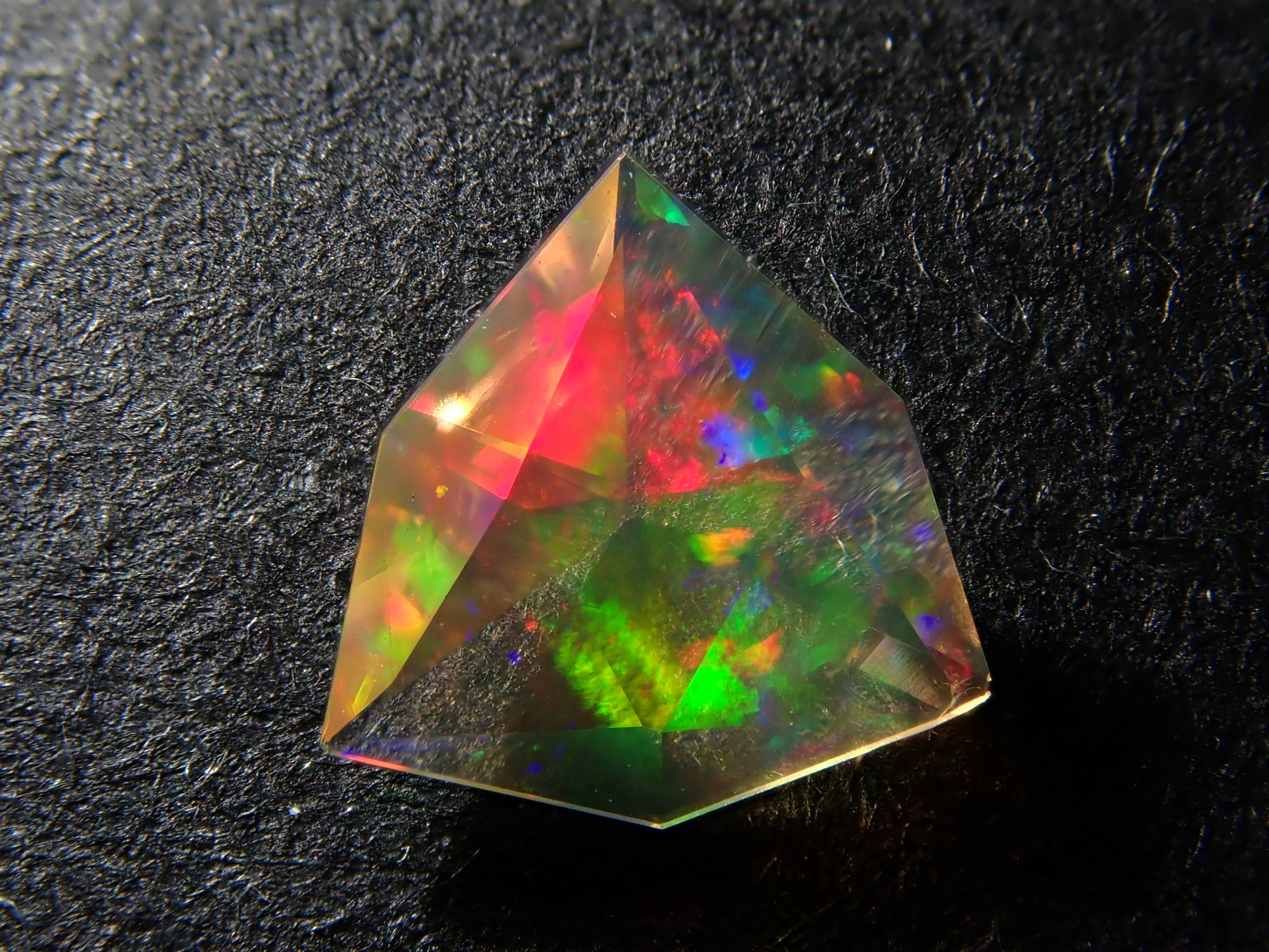 【1/25 22時販売】メキシコ産ファイアオパール 0.191ctルース（ファセットカット）