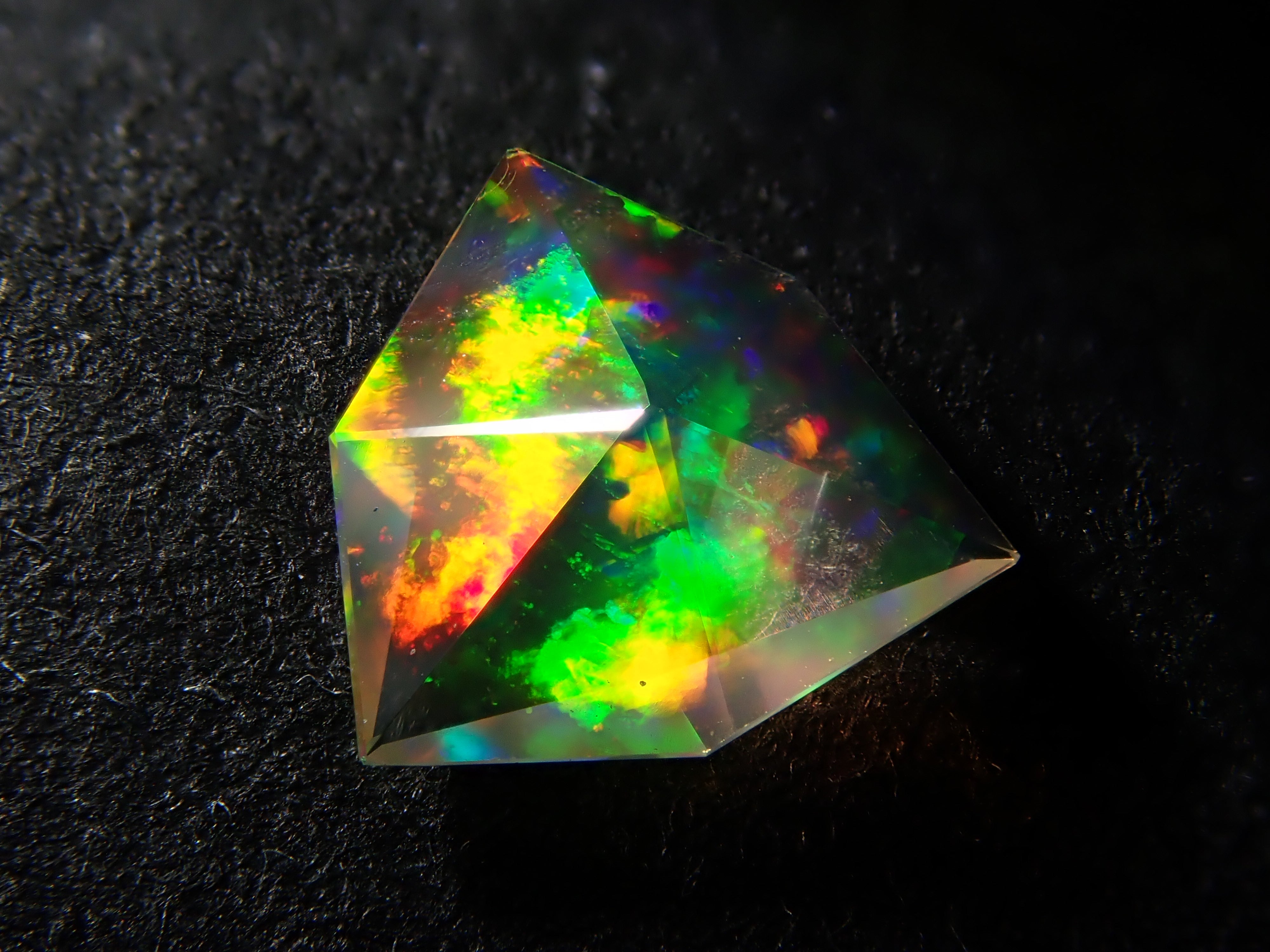 【1/25 22時販売】メキシコ産ファイアオパール 0.191ctルース（ファセットカット）