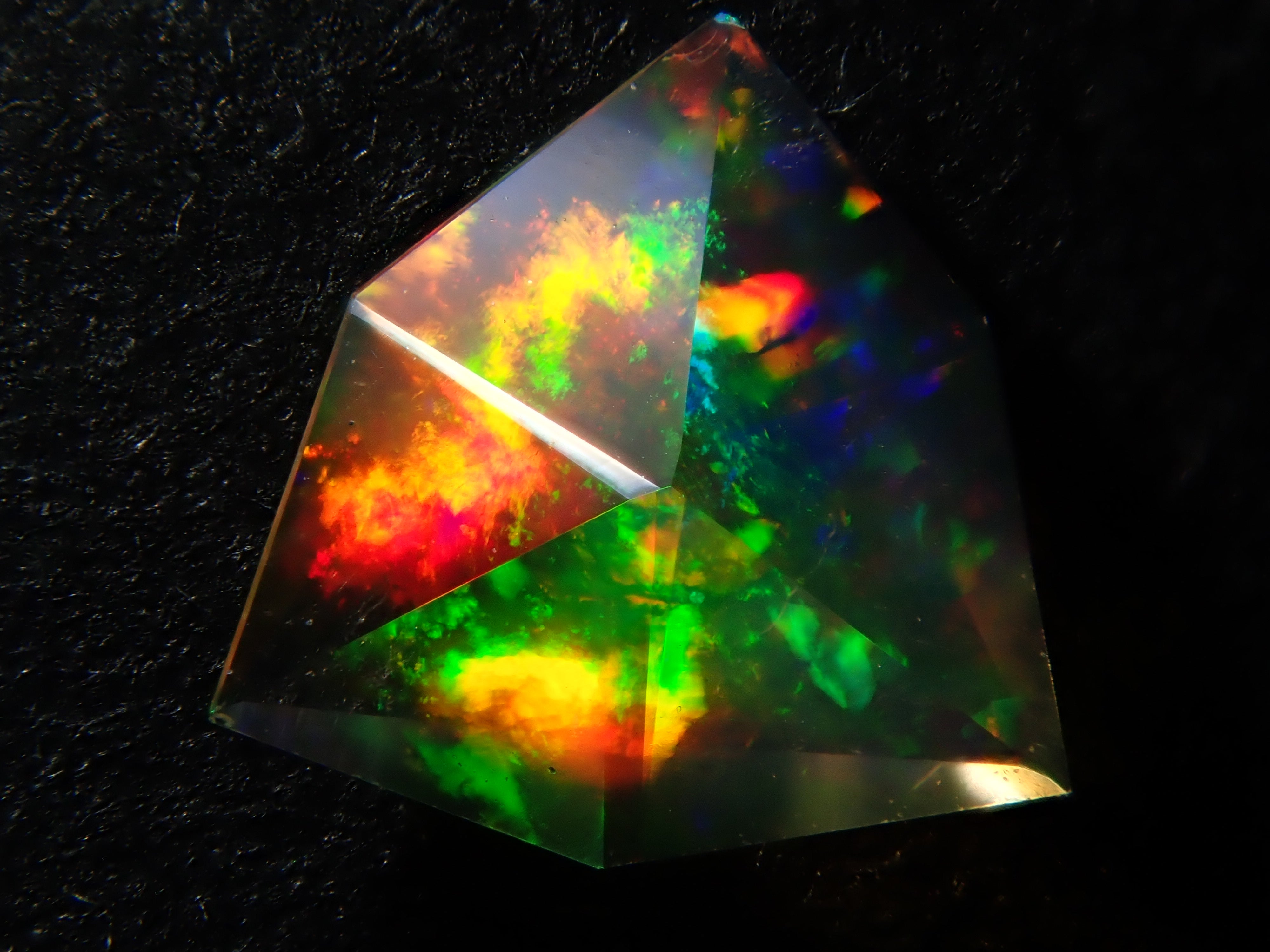 【1/25 22時販売】メキシコ産ファイアオパール 0.191ctルース（ファセットカット）