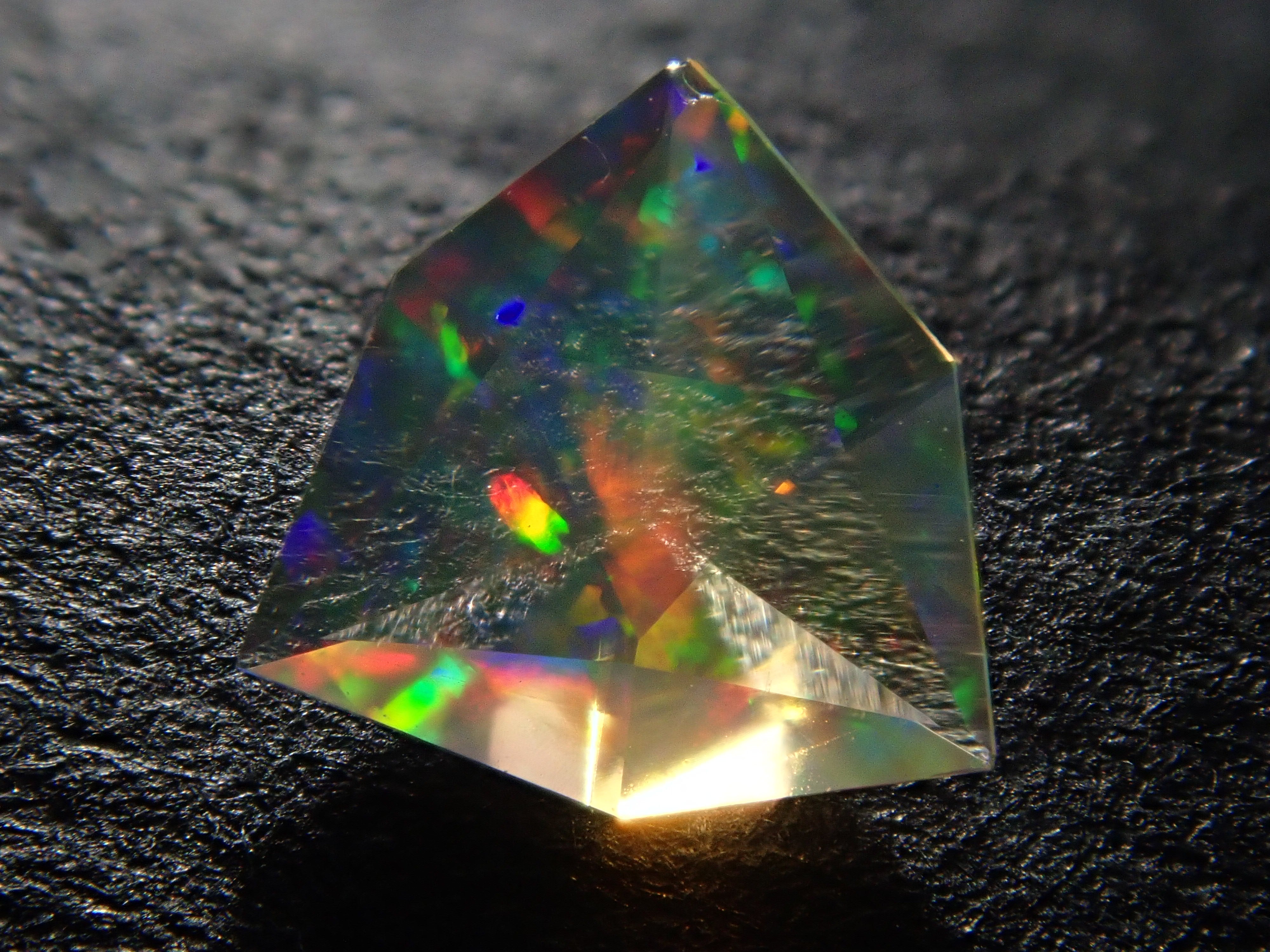 【1/25 22時販売】メキシコ産ファイアオパール 0.191ctルース（ファセットカット）