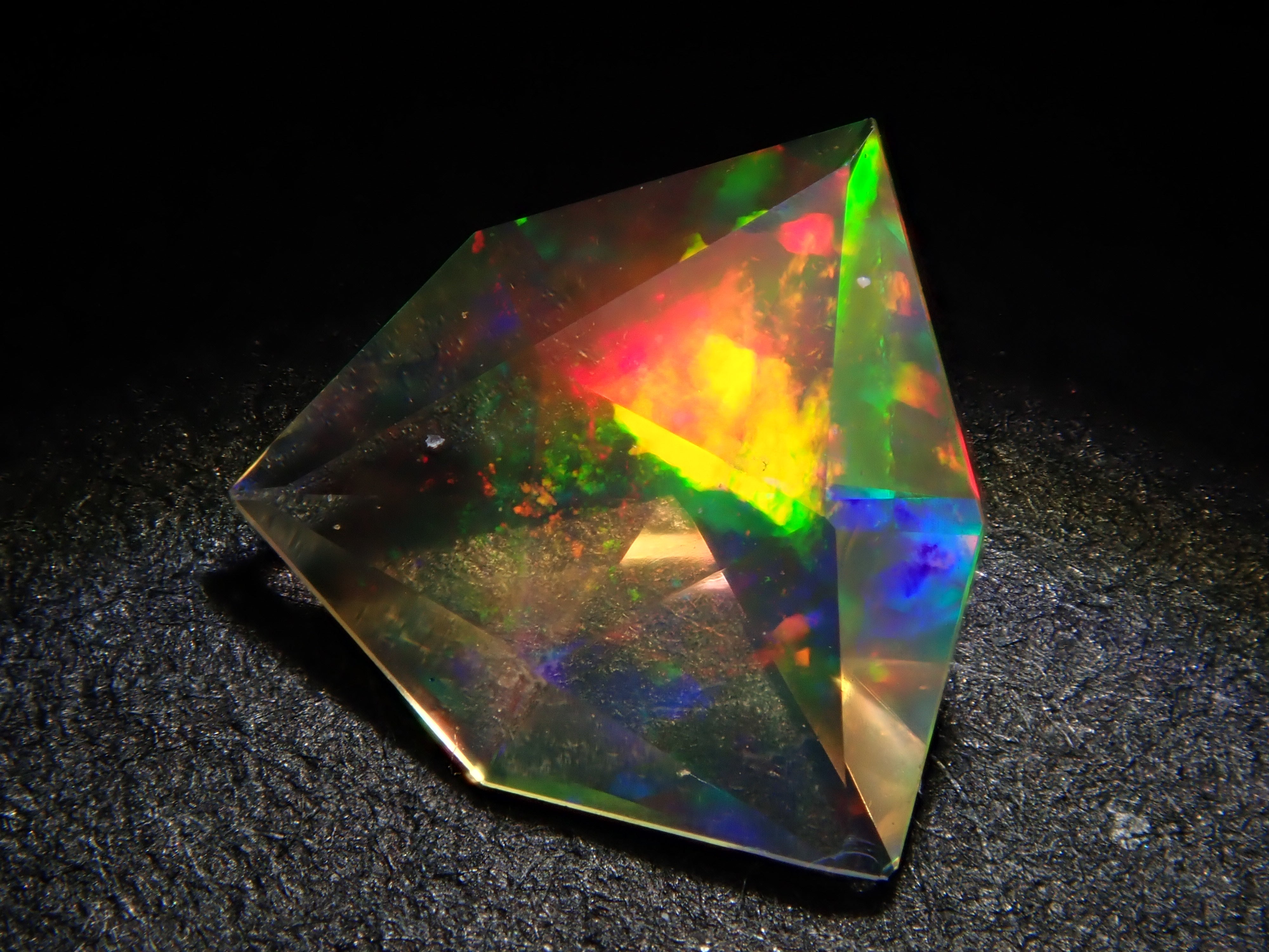 【1/25 22時販売】メキシコ産ファイアオパール 0.191ctルース（ファセットカット）