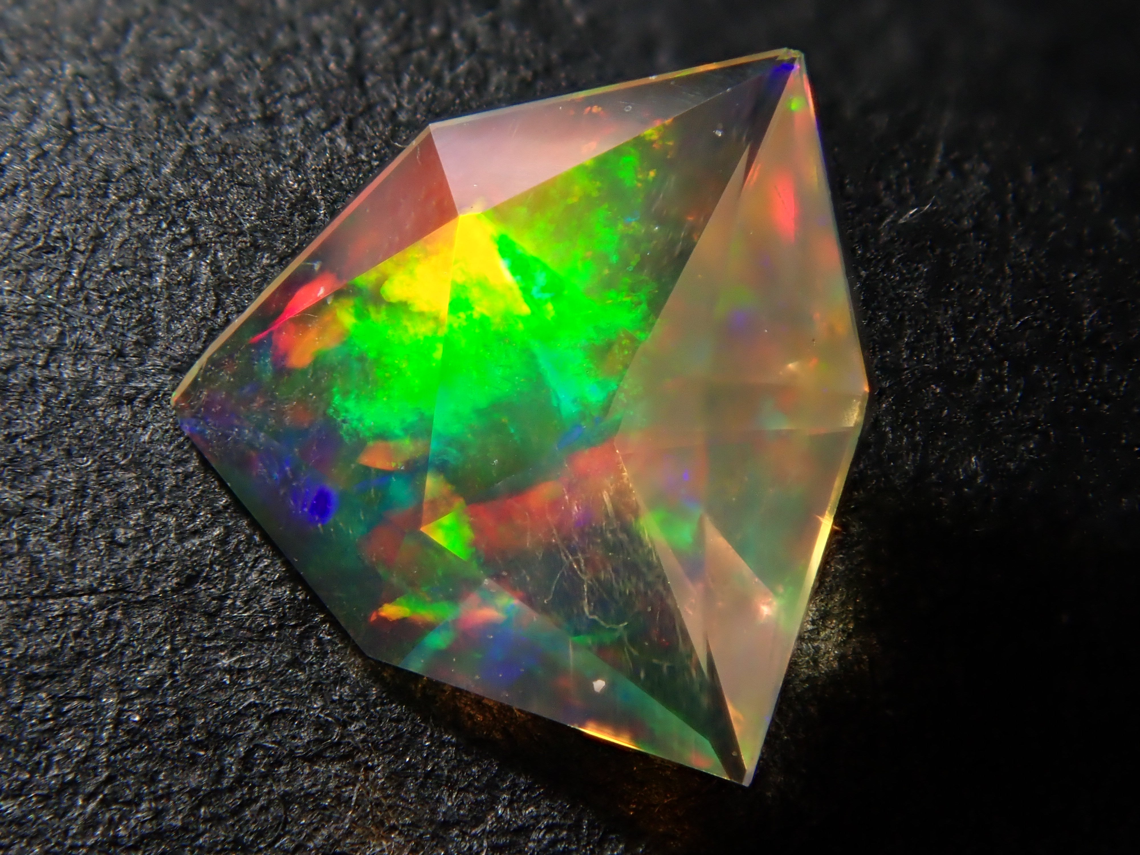 【1/25 22時販売】メキシコ産ファイアオパール 0.191ctルース（ファセットカット）