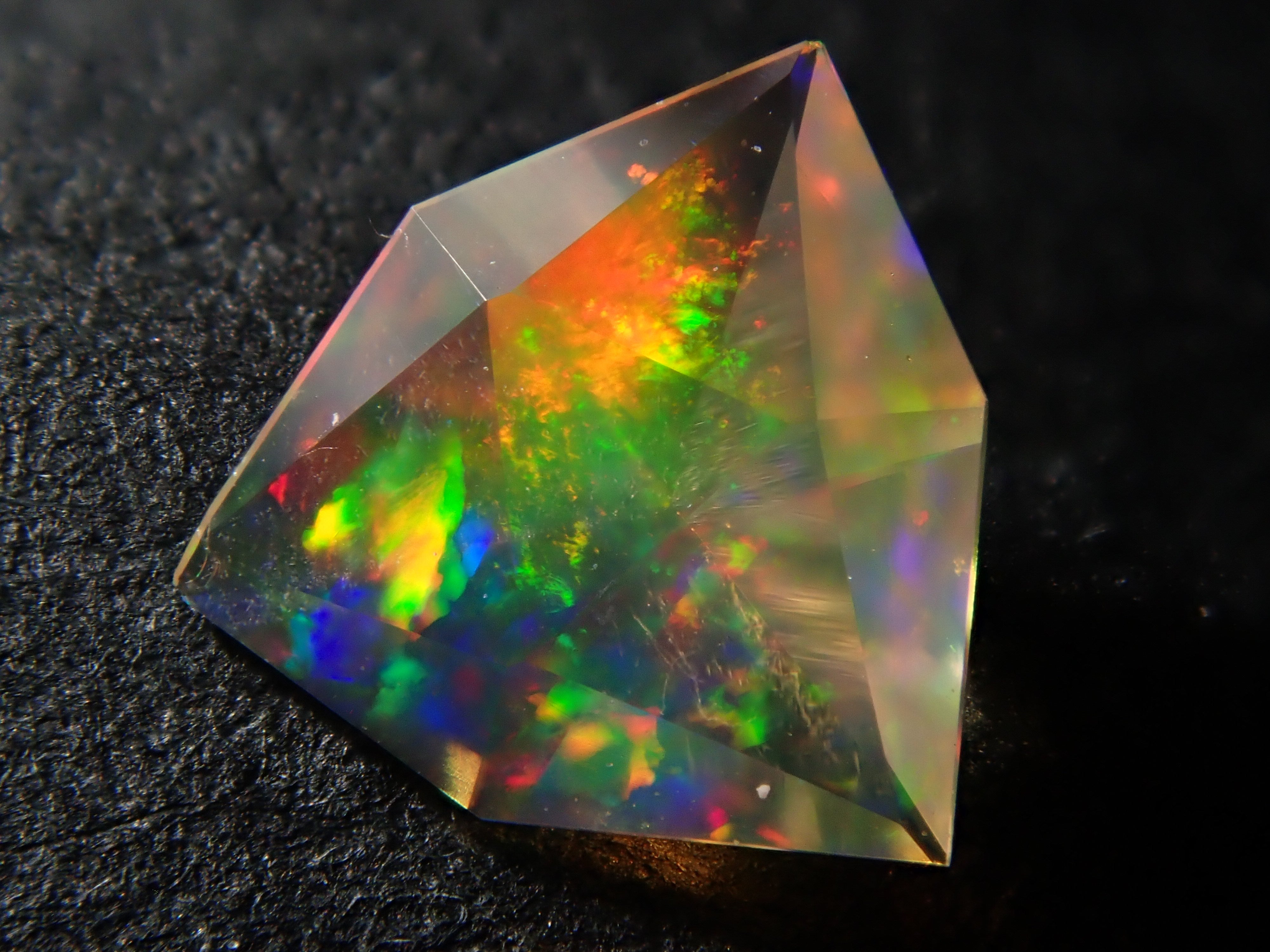 【1/25 22時販売】メキシコ産ファイアオパール 0.191ctルース（ファセットカット）