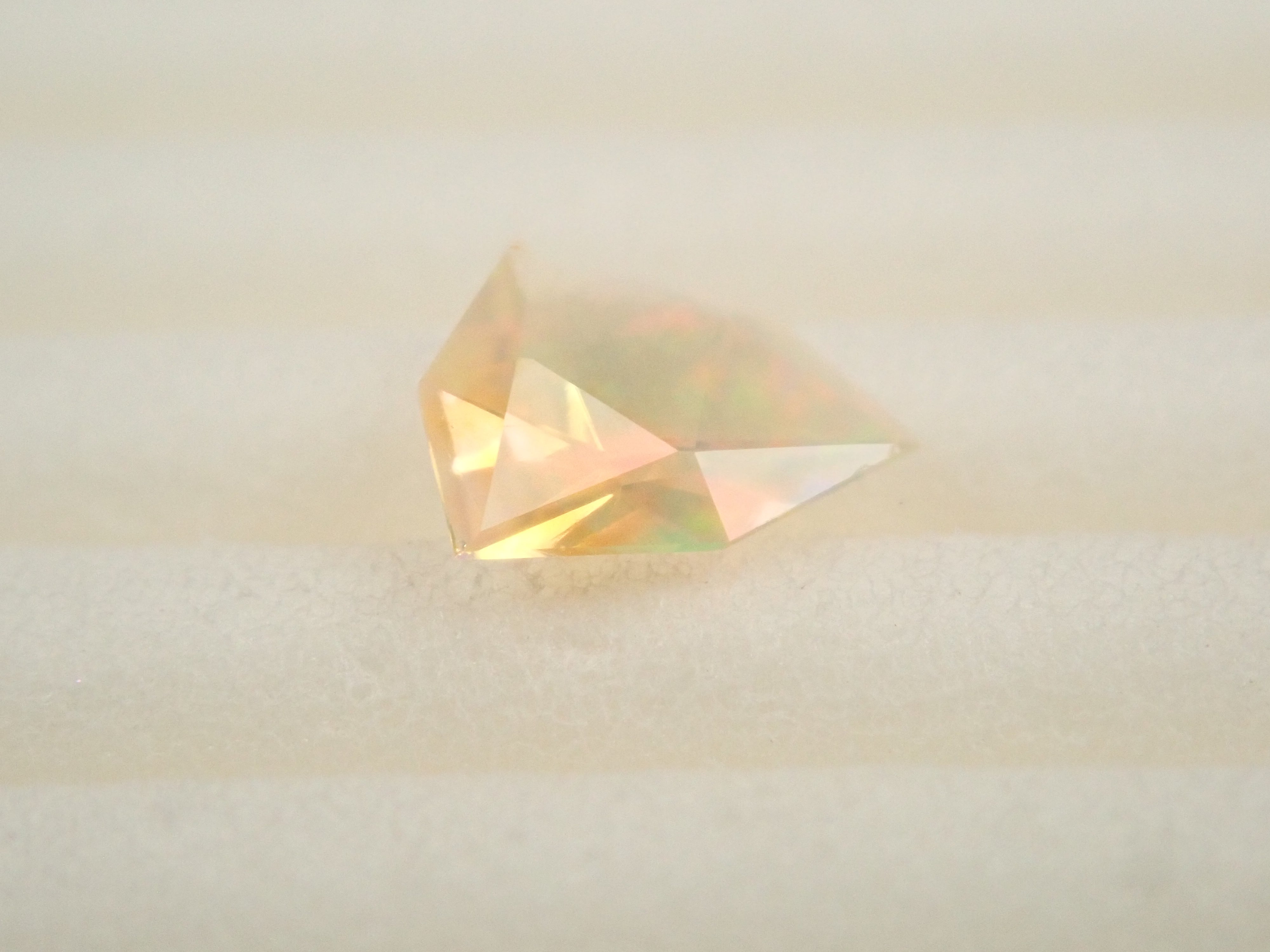 【1/25 22時販売】メキシコ産ファイアオパール 0.191ctルース（ファセットカット）