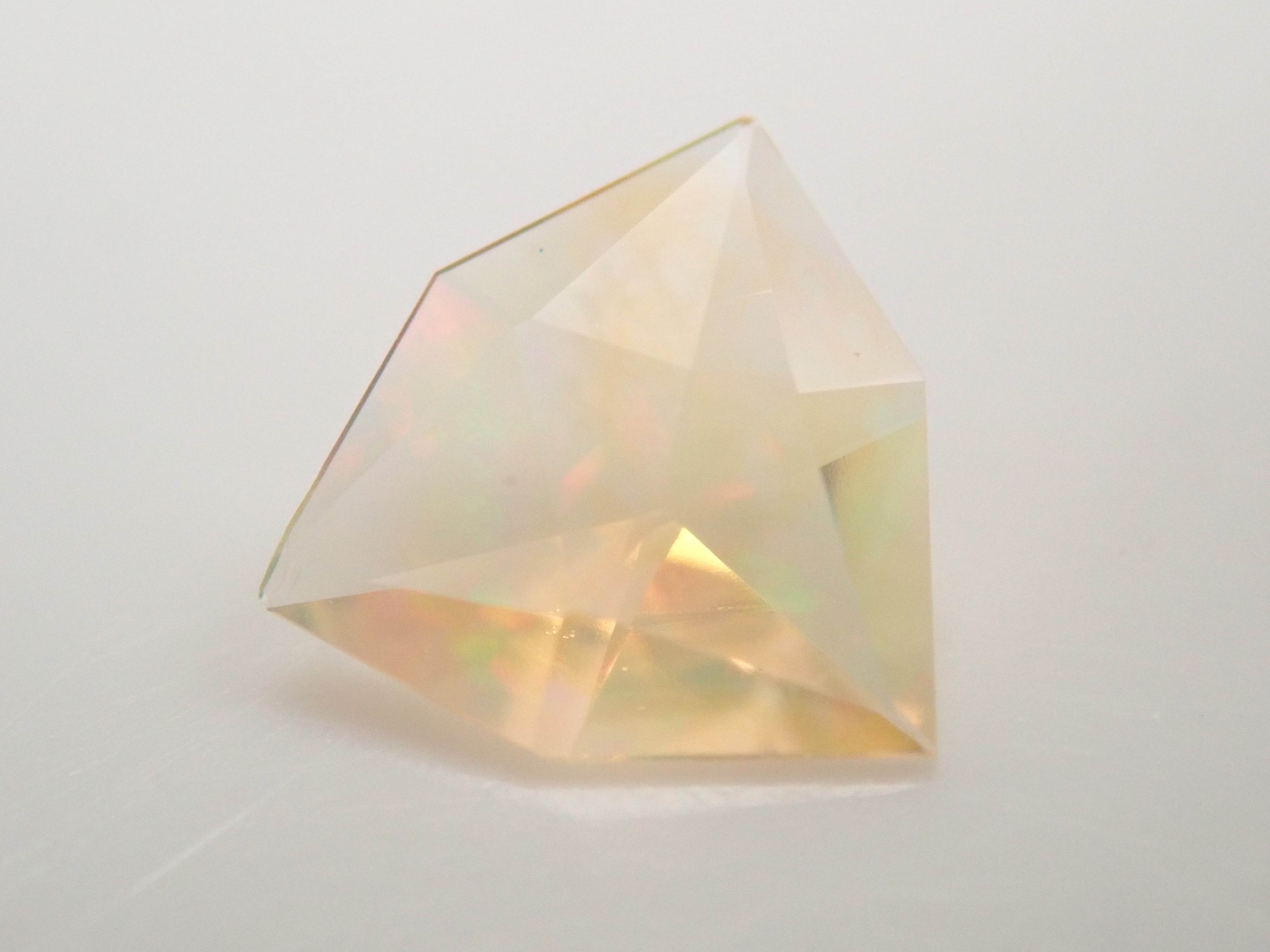 【1/25 22時販売】メキシコ産ファイアオパール 0.191ctルース（ファセットカット）