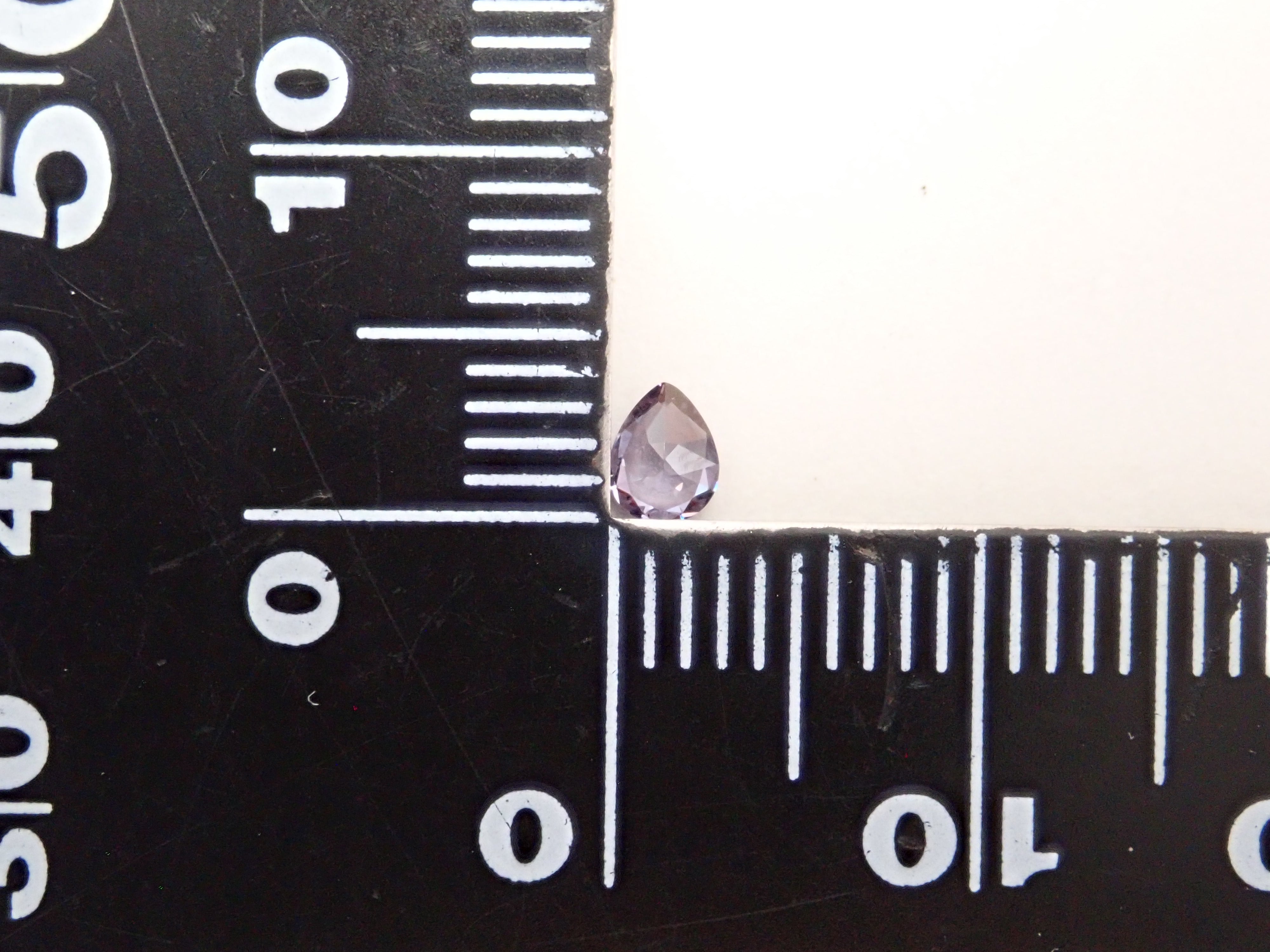 【1/27 22時販売】マダガスカル産ベキリーブルーガーネット（カラーチェンジガーネット） 0.150ctルース