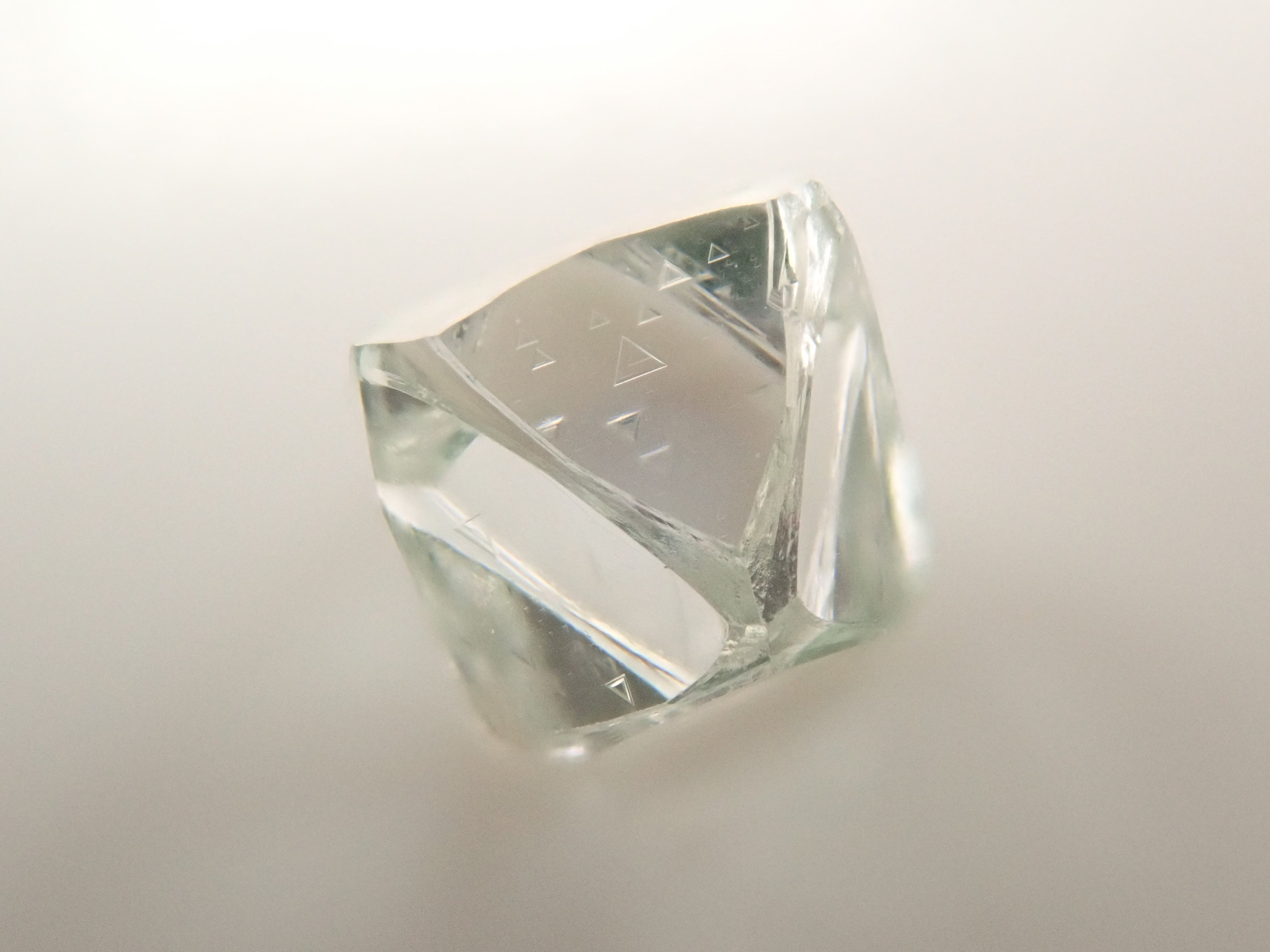 [Lottery Sale 0201_11] Zimbabwe Green Diamond Rough (Sawable) 0.402ct Rough with Trigon