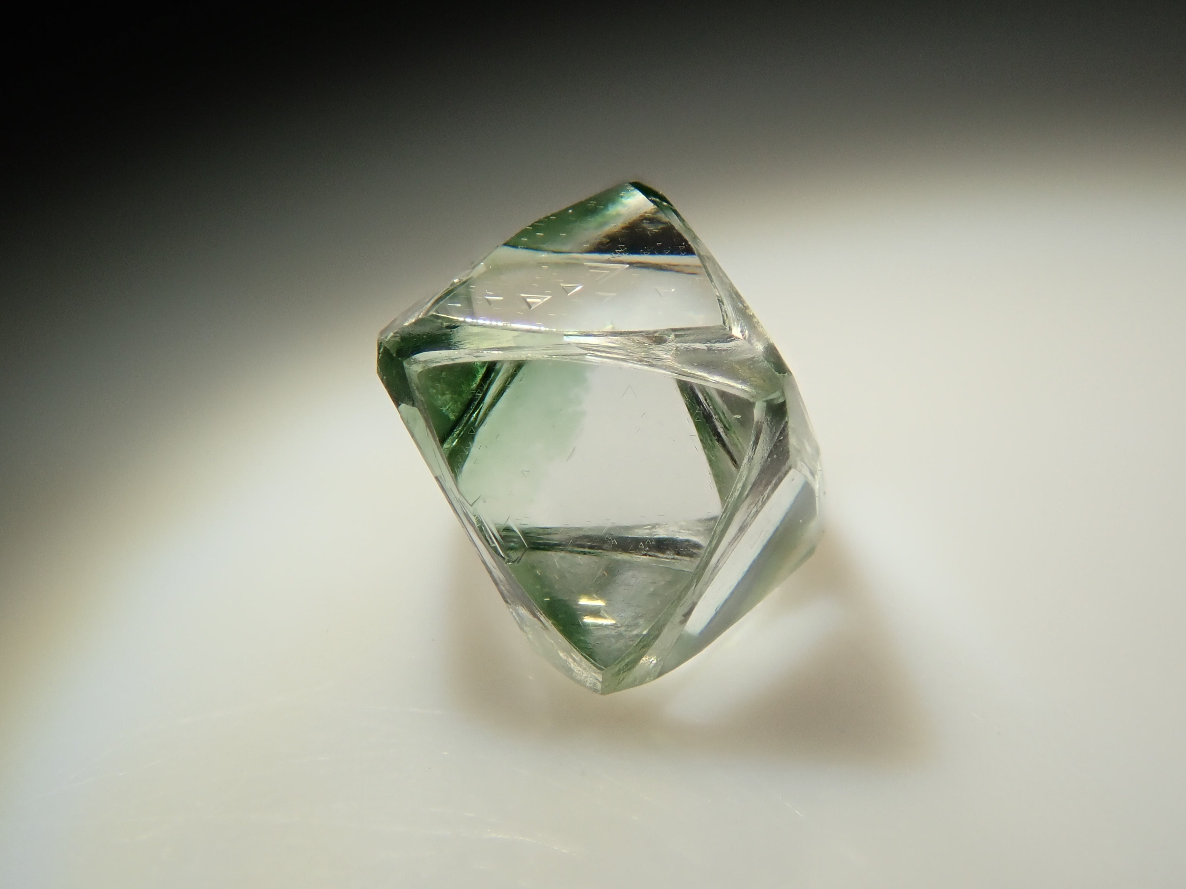 [Lottery Sale 0201_11] Zimbabwe Green Diamond Rough (Sawable) 0.402ct Rough with Trigon