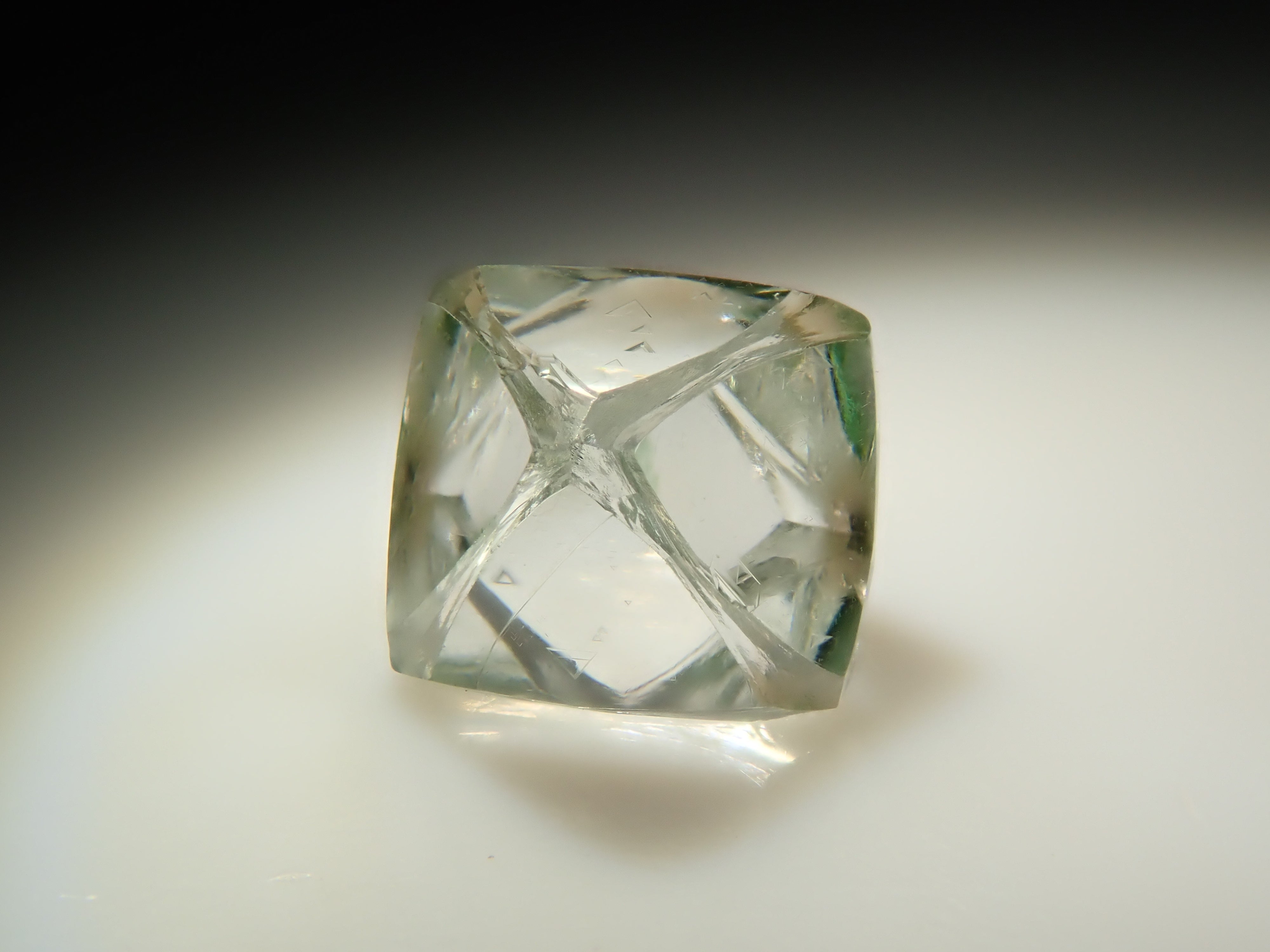 [Lottery Sale 0201_11] Zimbabwe Green Diamond Rough (Sawable) 0.402ct Rough with Trigon