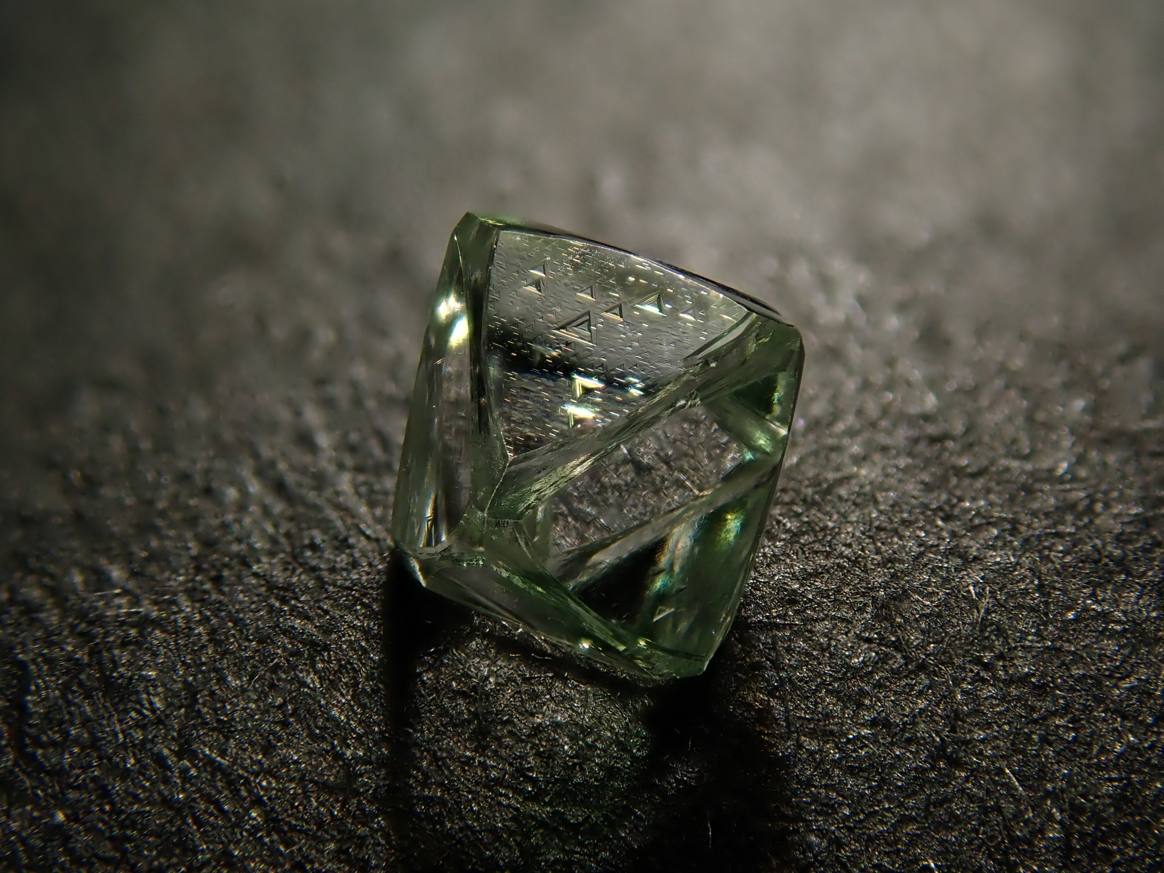 [Lottery Sale 0201_11] Zimbabwe Green Diamond Rough (Sawable) 0.402ct Rough with Trigon
