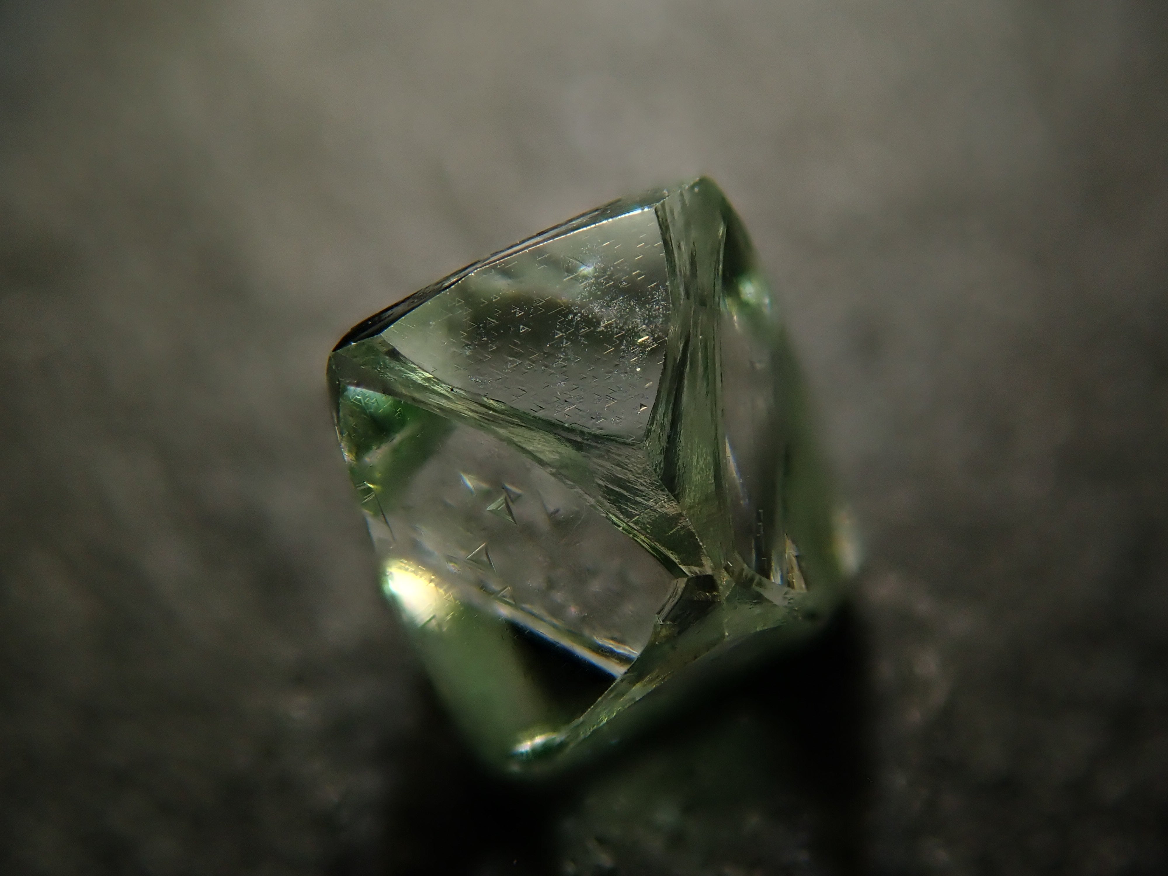 12561797掲載】ジンバブエ産グリーンダイヤモンド原石（ソーヤブル